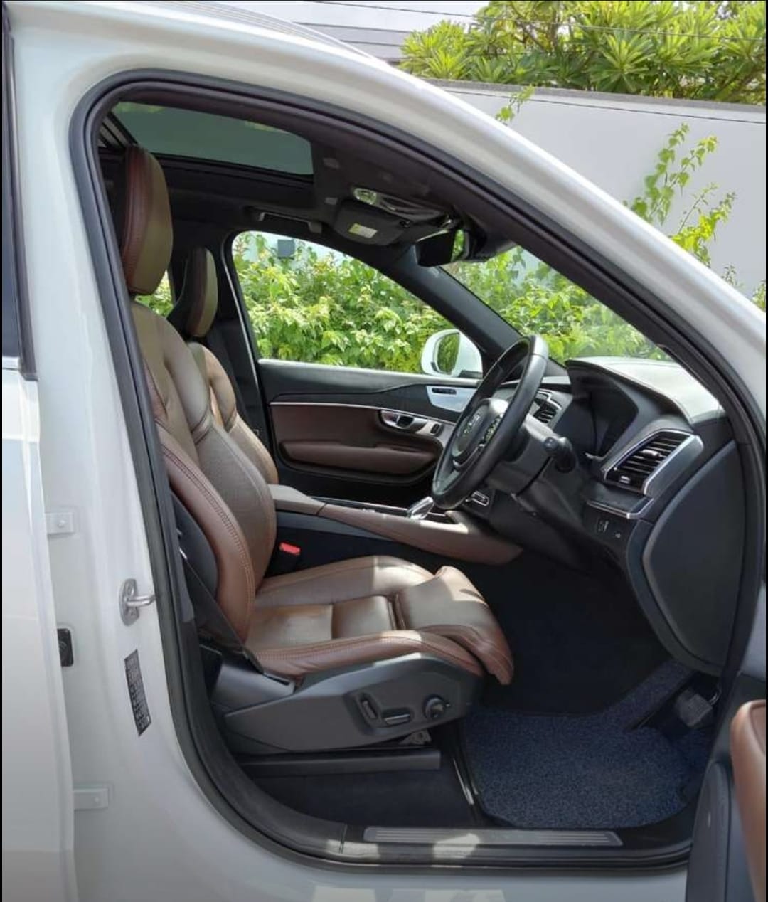 Volvo XC90 - Image 11