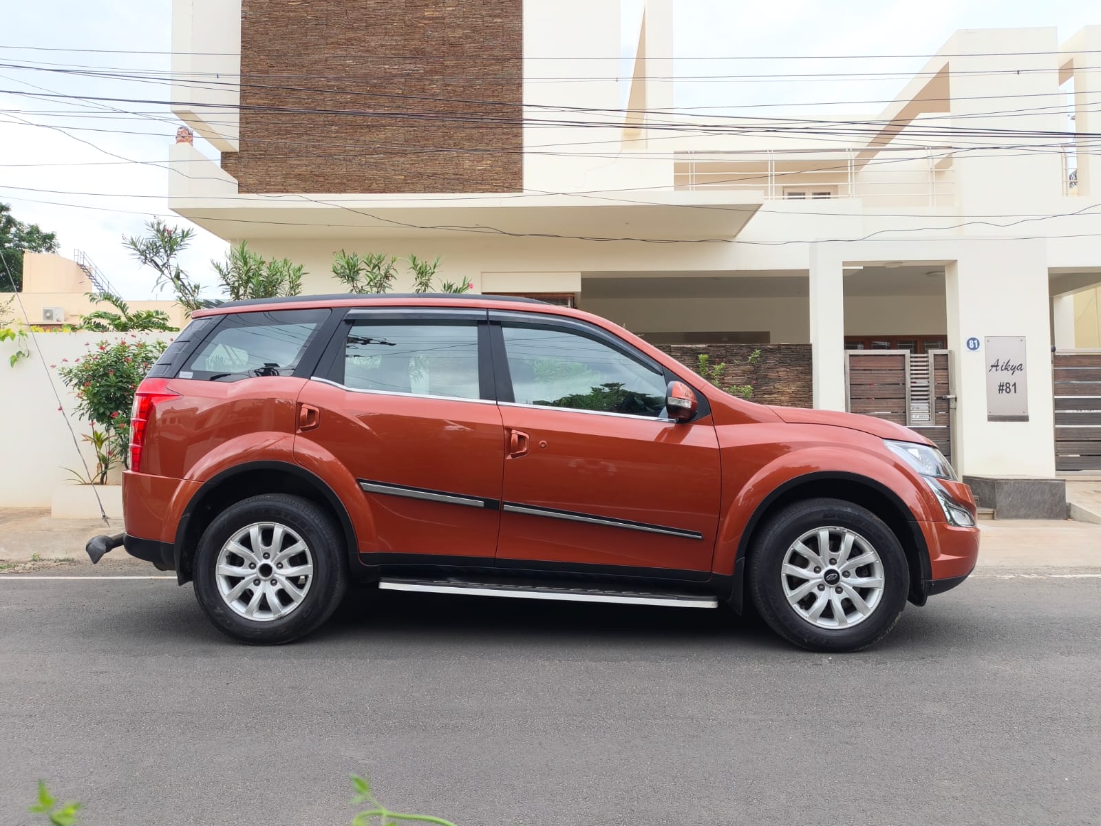 Mahindra XUV500 - Image 2