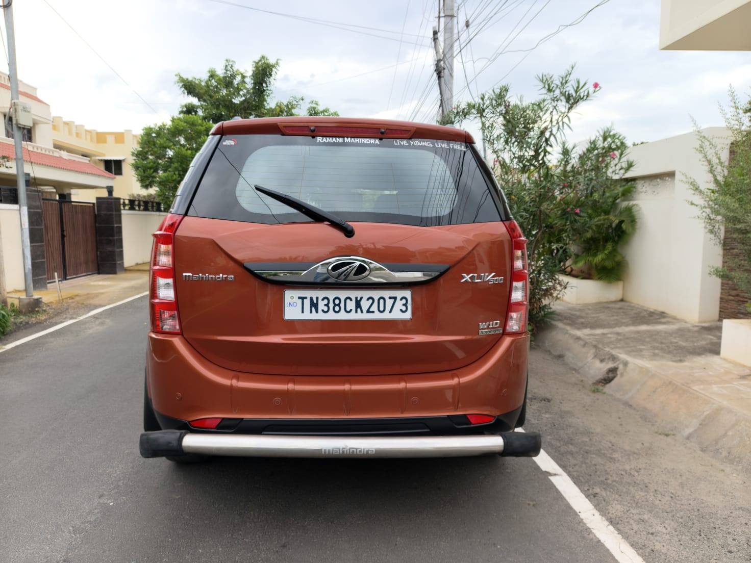 Mahindra XUV500 - Image 10