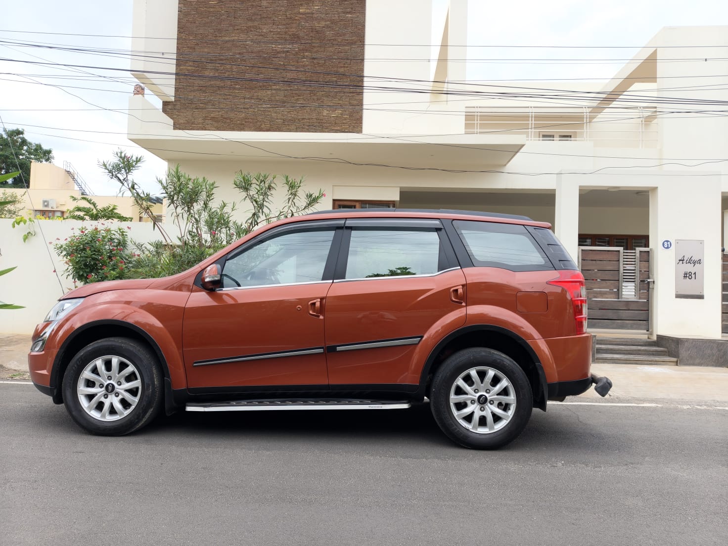 Mahindra XUV500 - Image 3