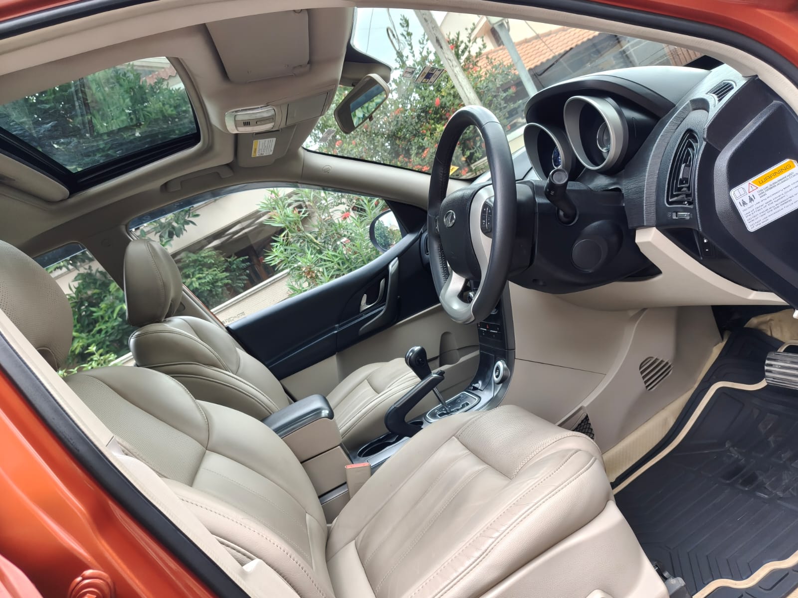 Mahindra XUV500 - Image 7