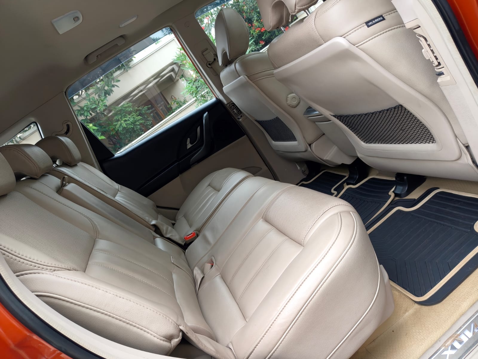 Mahindra XUV500 - Image 6