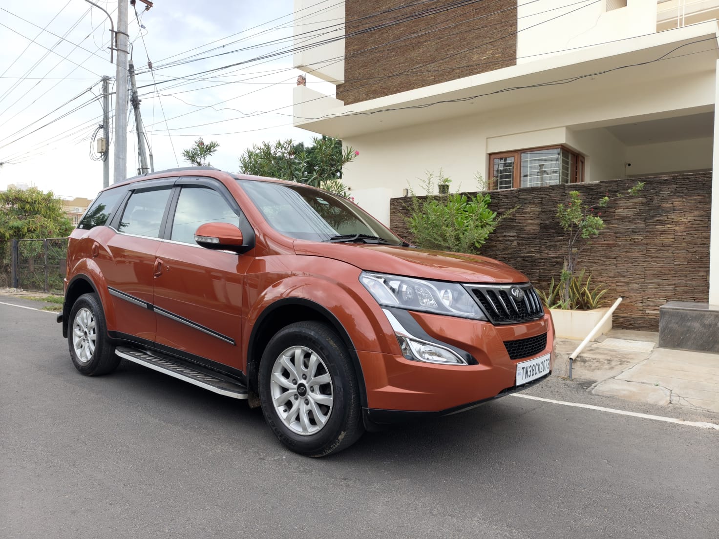 Mahindra XUV500 - Image 8