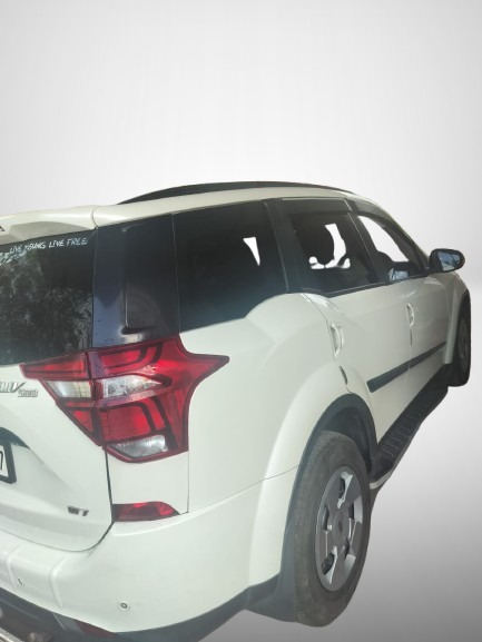 Mahindra XUV500 - Image 7