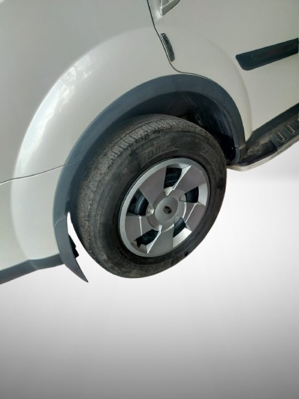 Mahindra XUV500 - Image 2