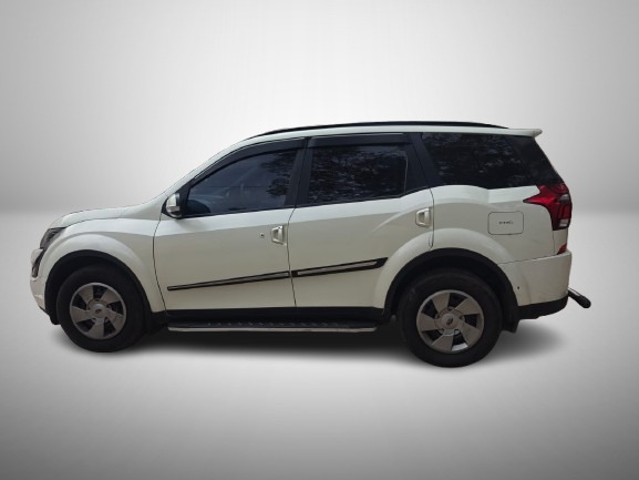 Mahindra XUV500 - Image 8
