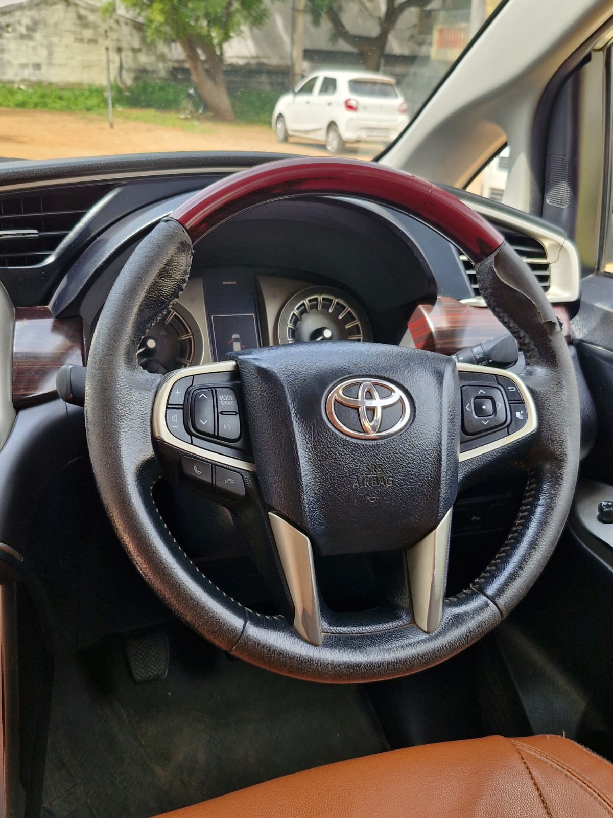 Toyota Innova Crysta - Image 3