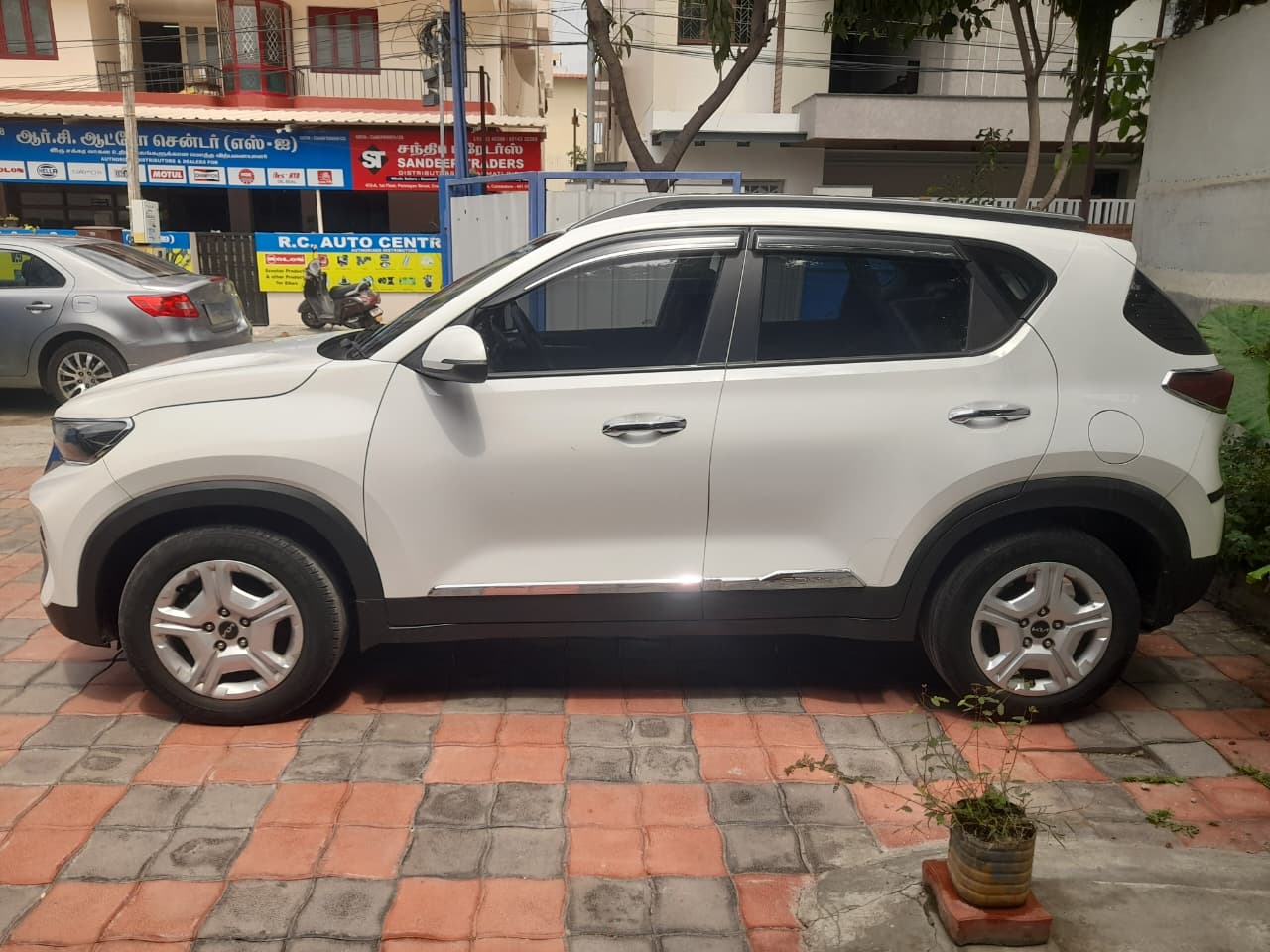 Kia Sonet - Image 2
