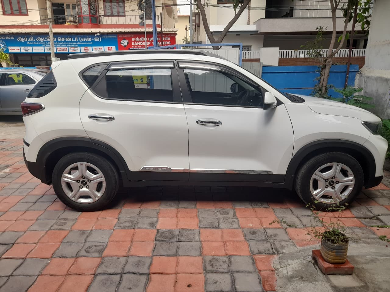 Kia Sonet - Image 10