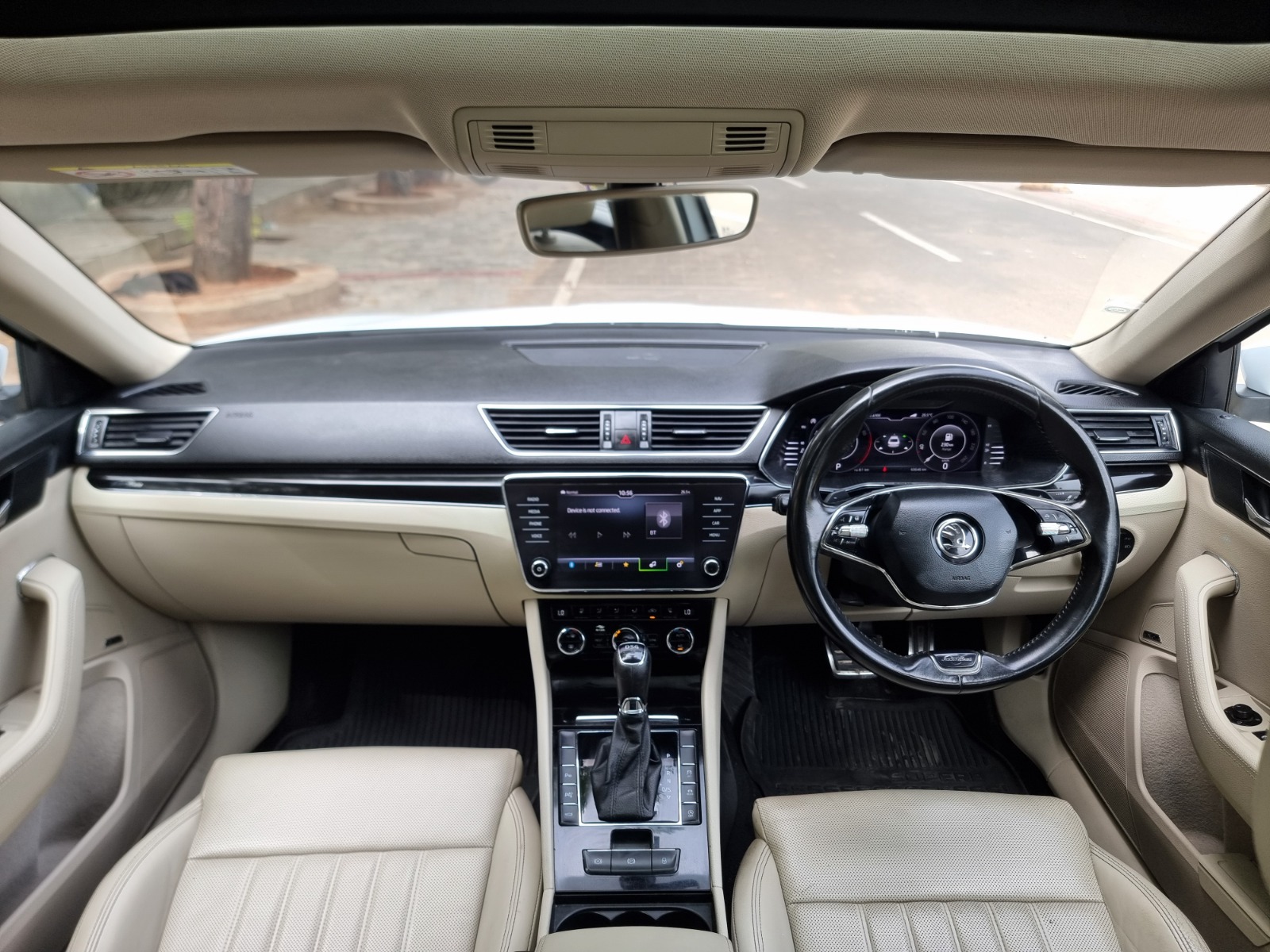 Skoda Superb - Image 12