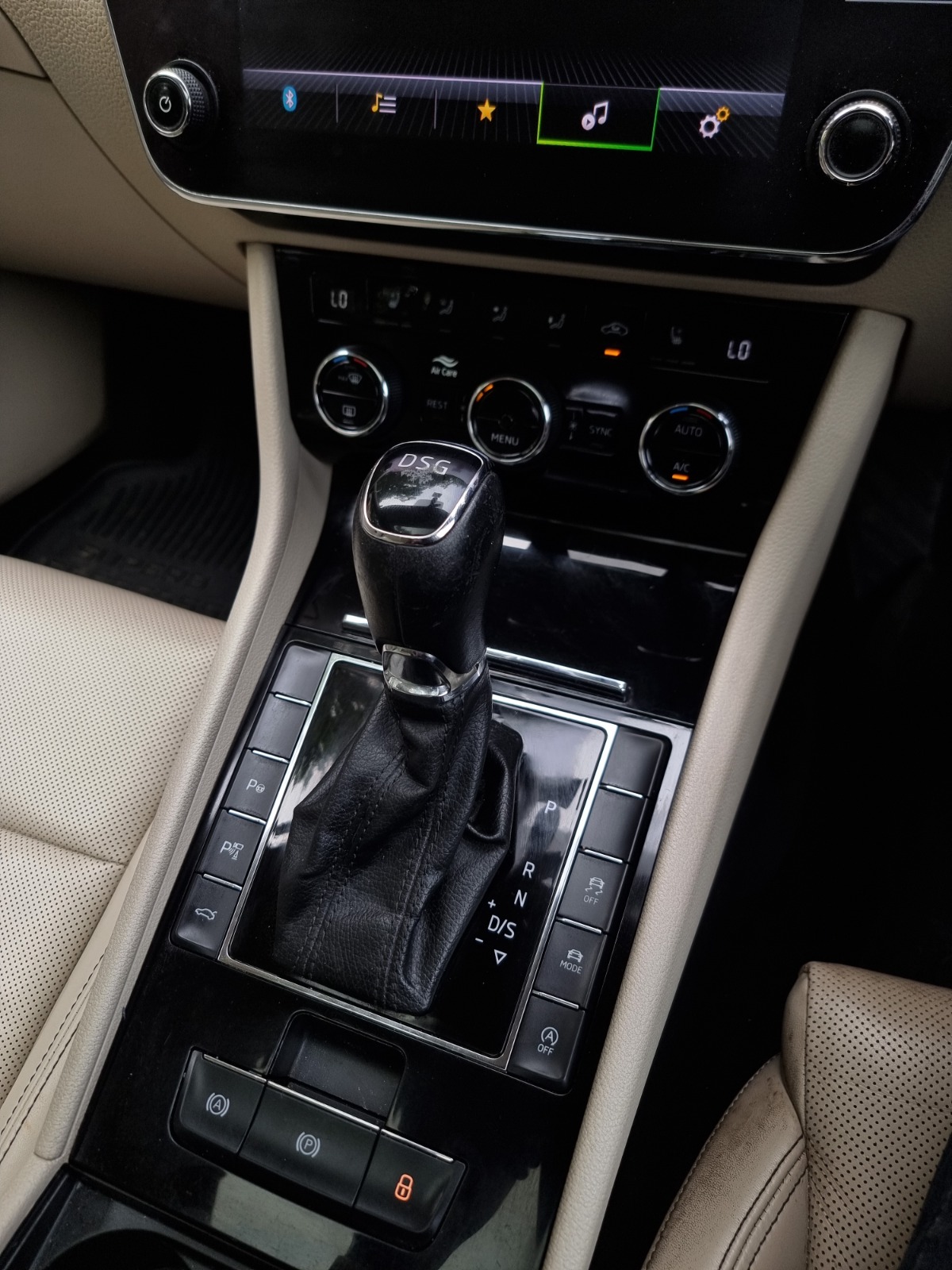 Skoda Superb - Image 13