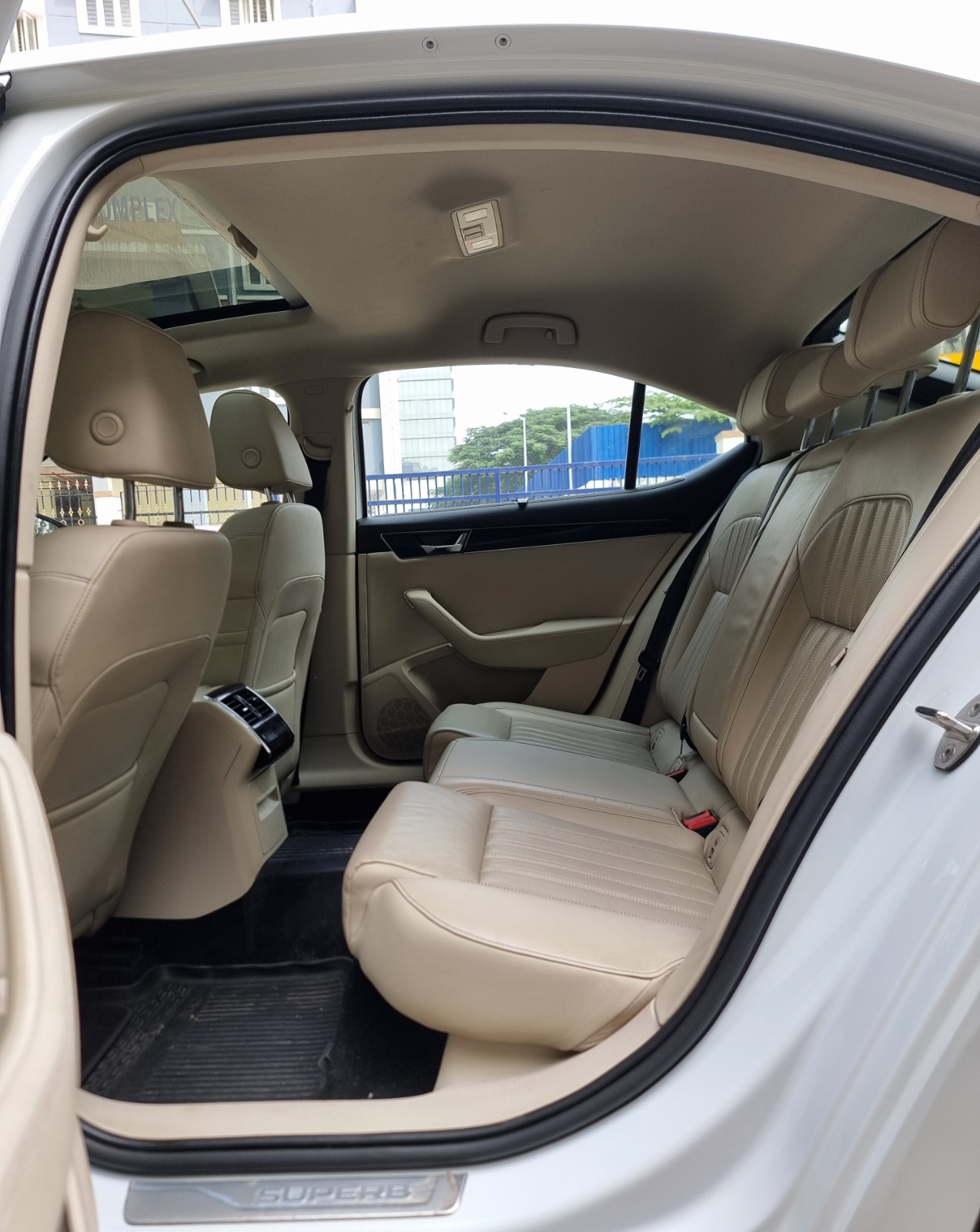 Skoda Superb - Image 10