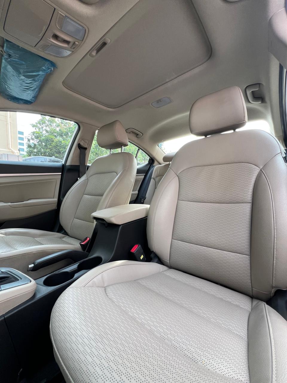 Hyundai Elantra - Image 12