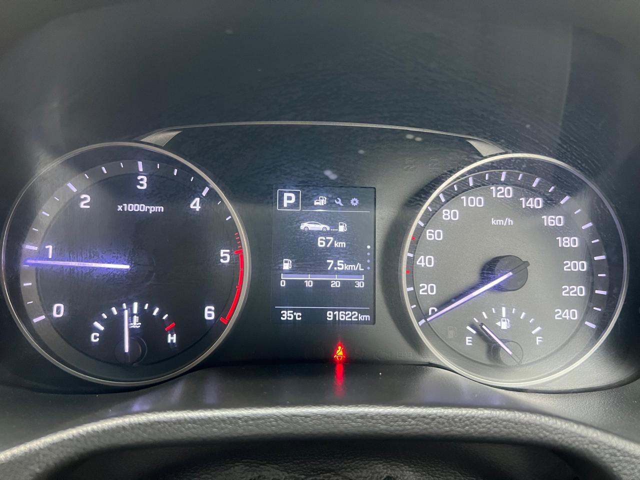 Hyundai Elantra - Image 14
