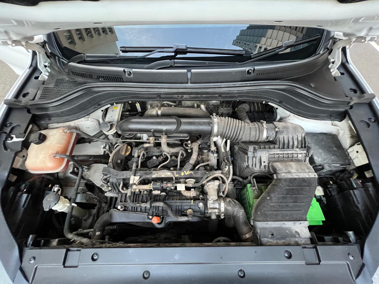 Mahindra XUV700 - Image 9