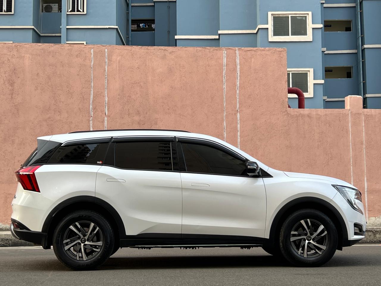 Mahindra XUV700 - Image 10
