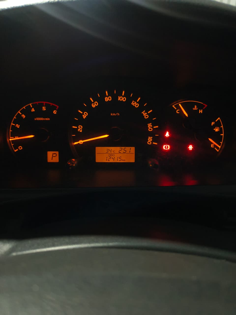 Toyota Hiace Van - Image 15