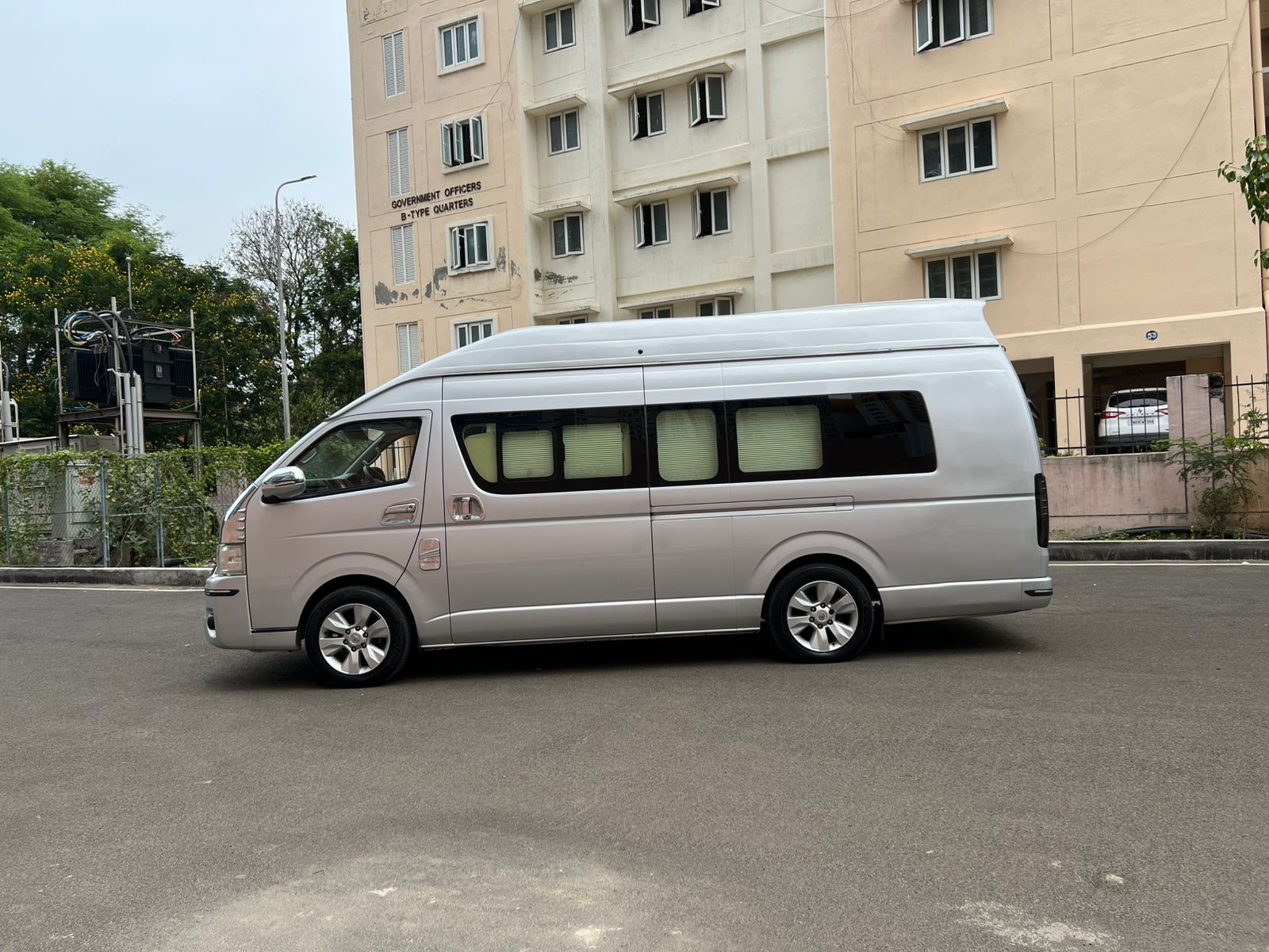 Toyota Hiace Van - Image 3