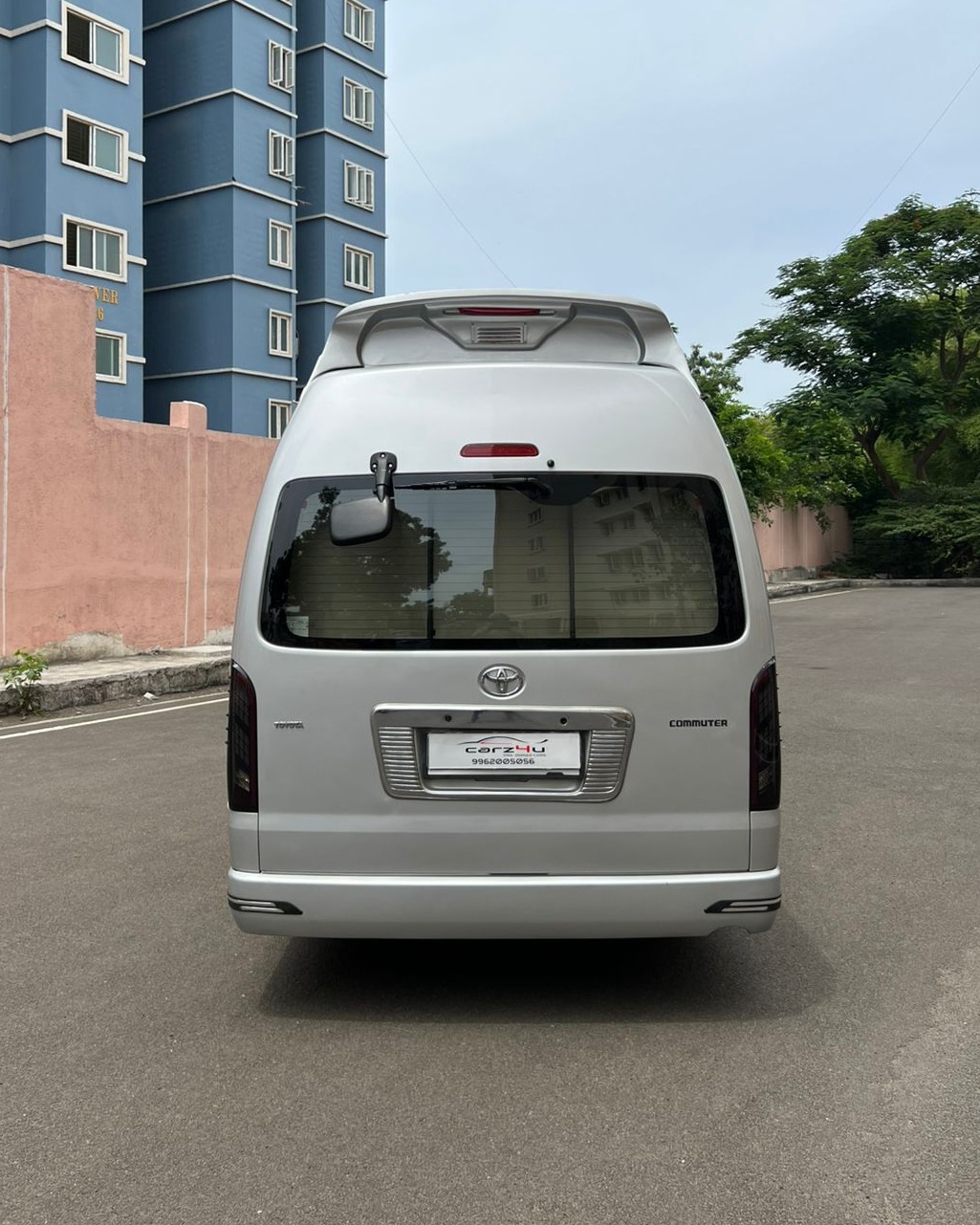 Toyota Hiace Van - Image 4
