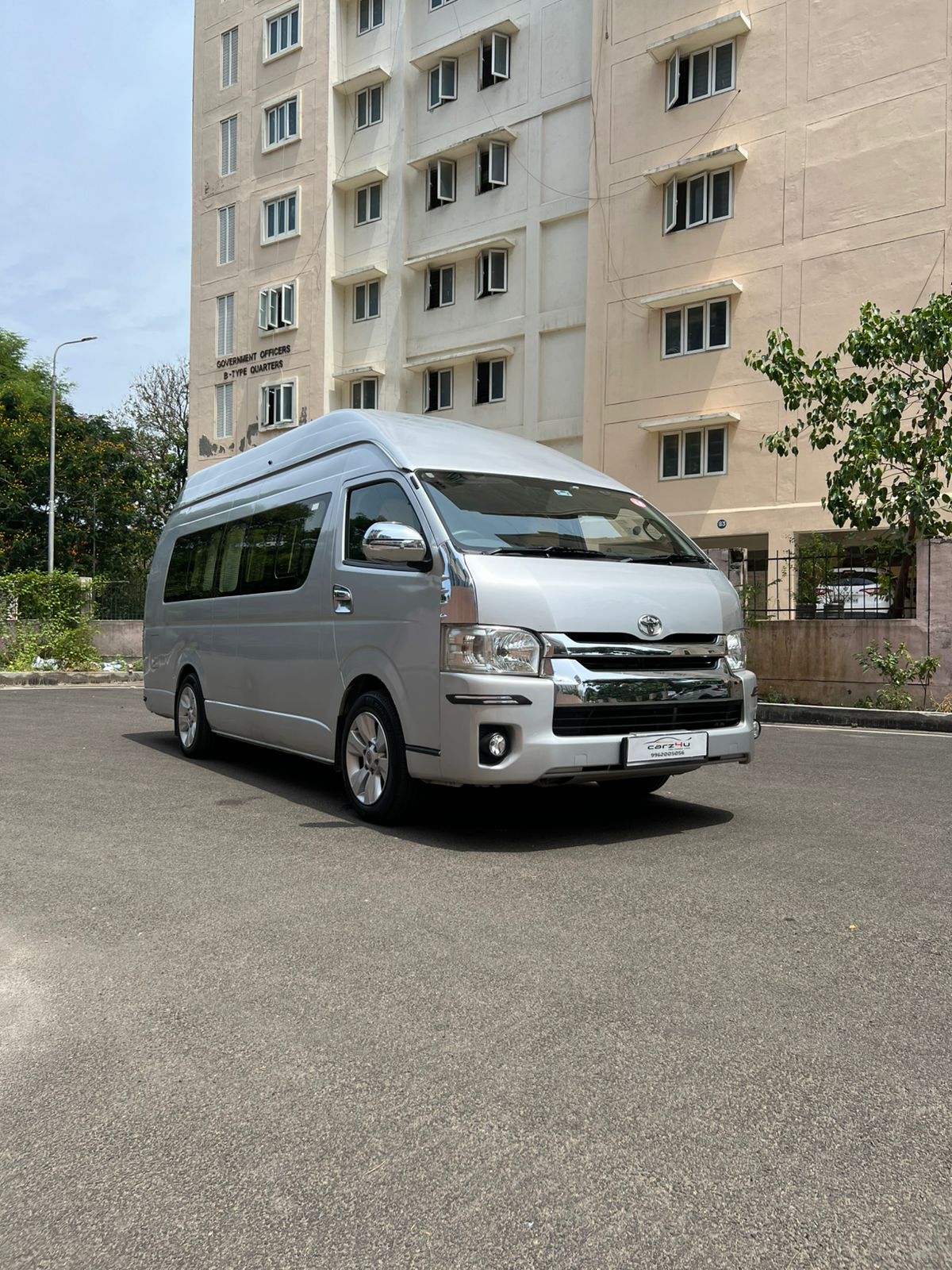 Toyota Hiace Van - Image 2