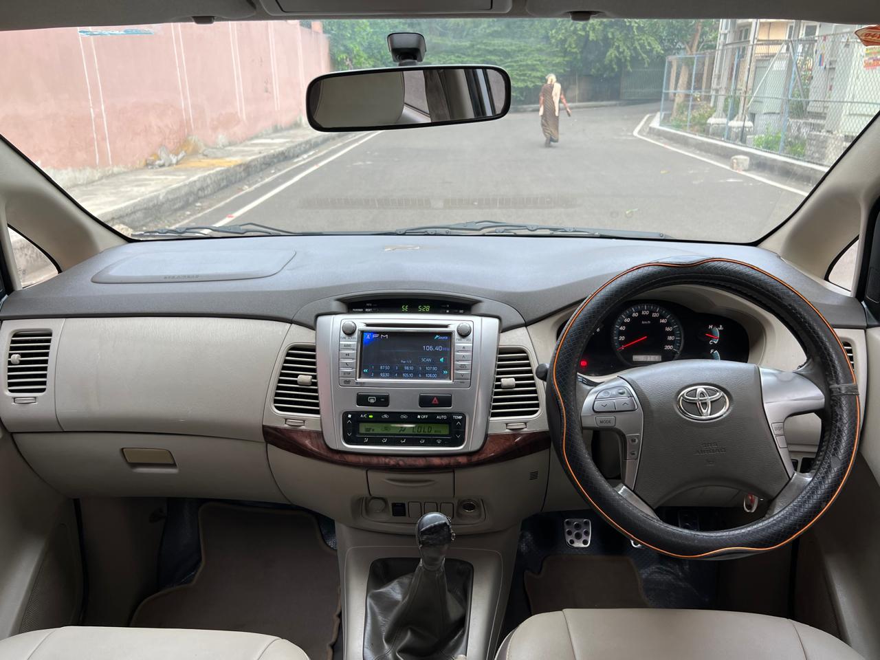 Toyota Innova - Image 9