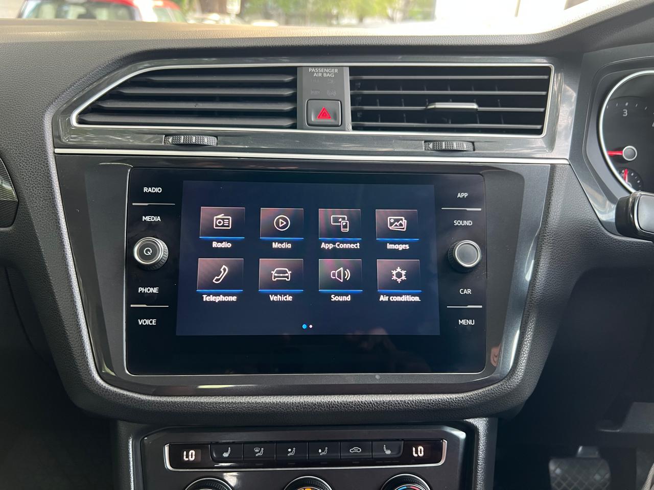 Volkswagen Tiguan - Image 10