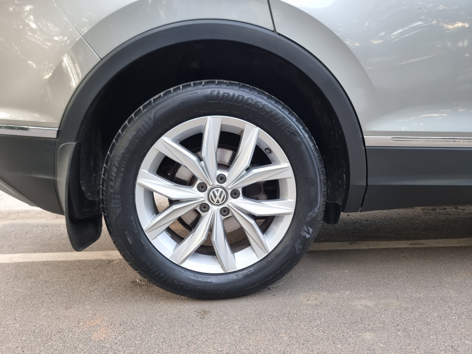 Volkswagen Tiguan - Image 14