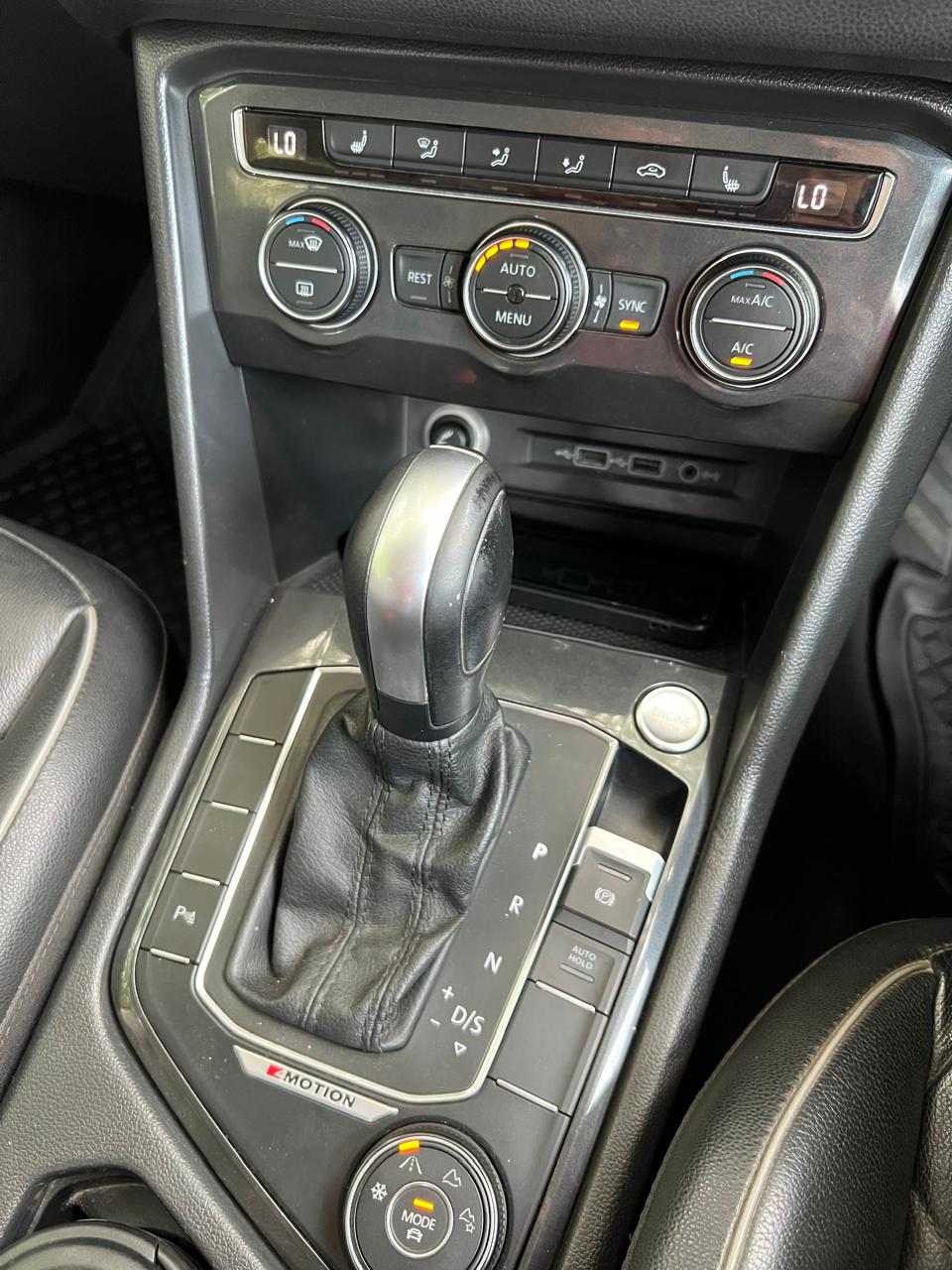 Volkswagen Tiguan - Image 11