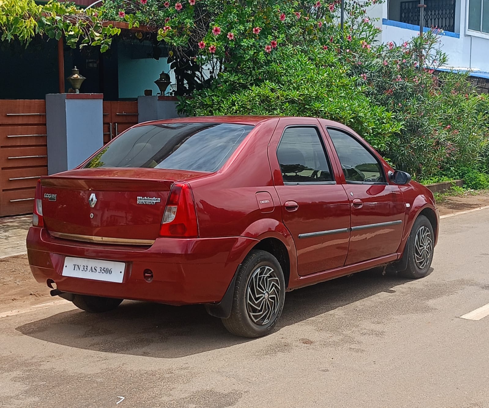 Mahindra logan - Image 8