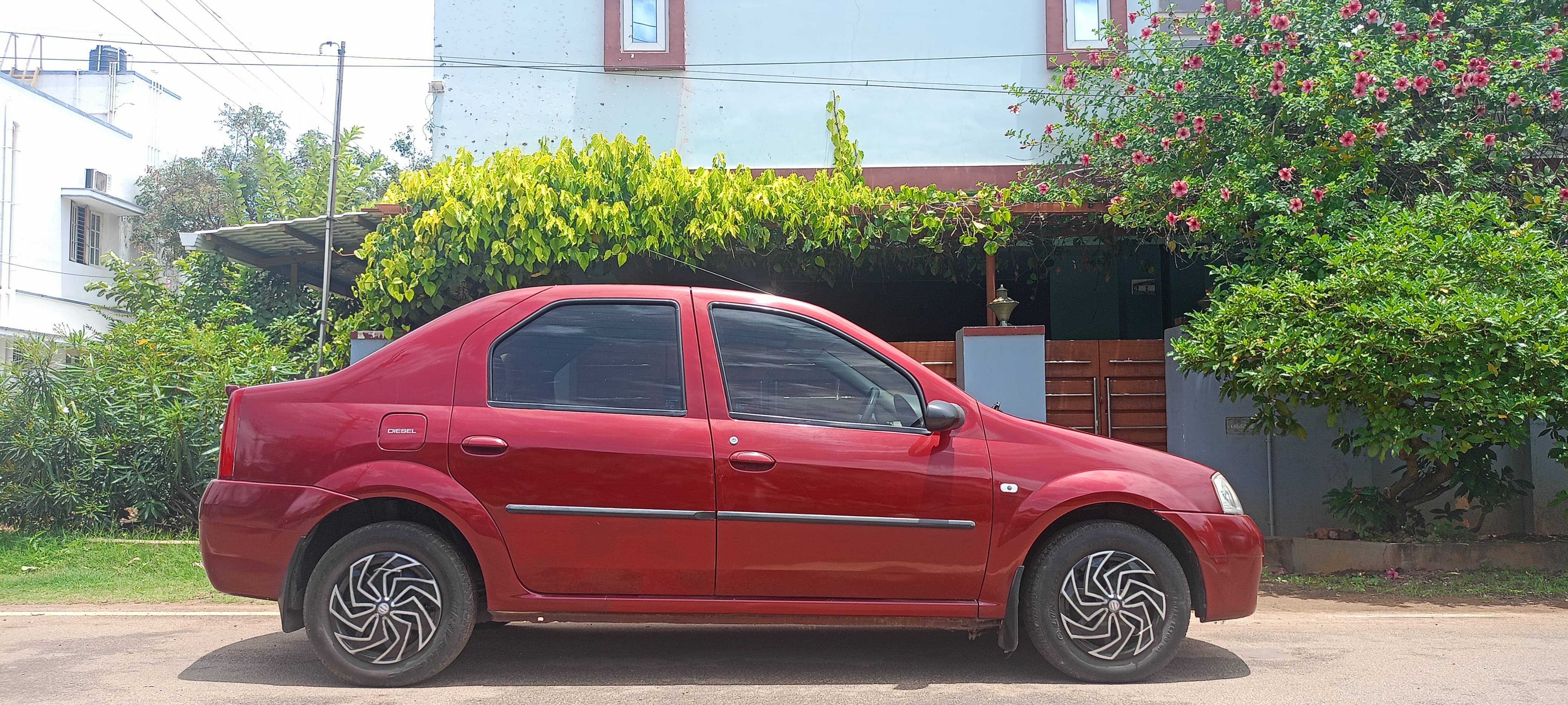 Mahindra logan - Image 4