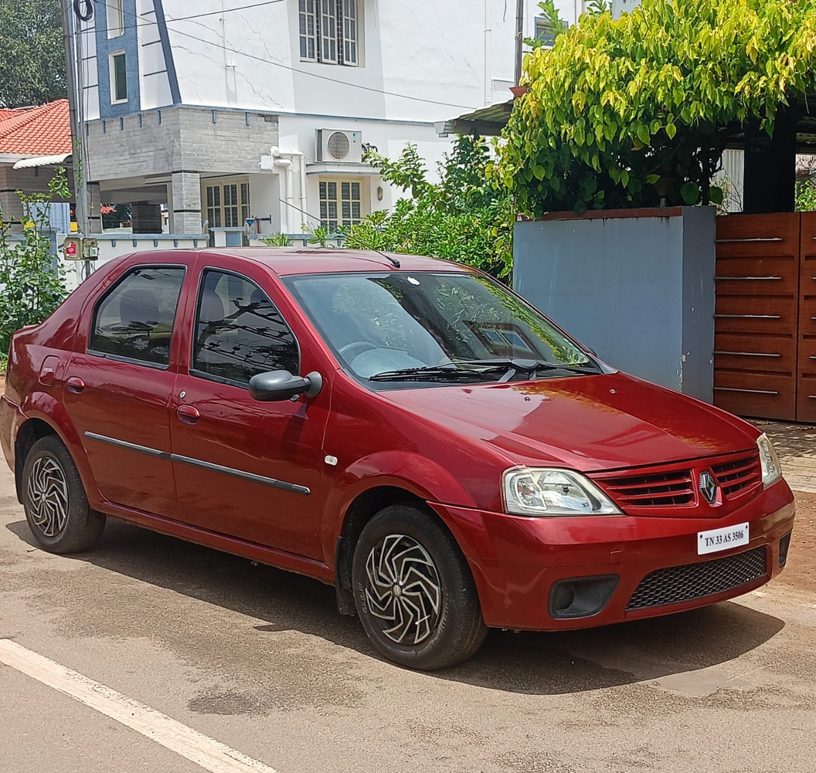 Mahindra logan - Image 7