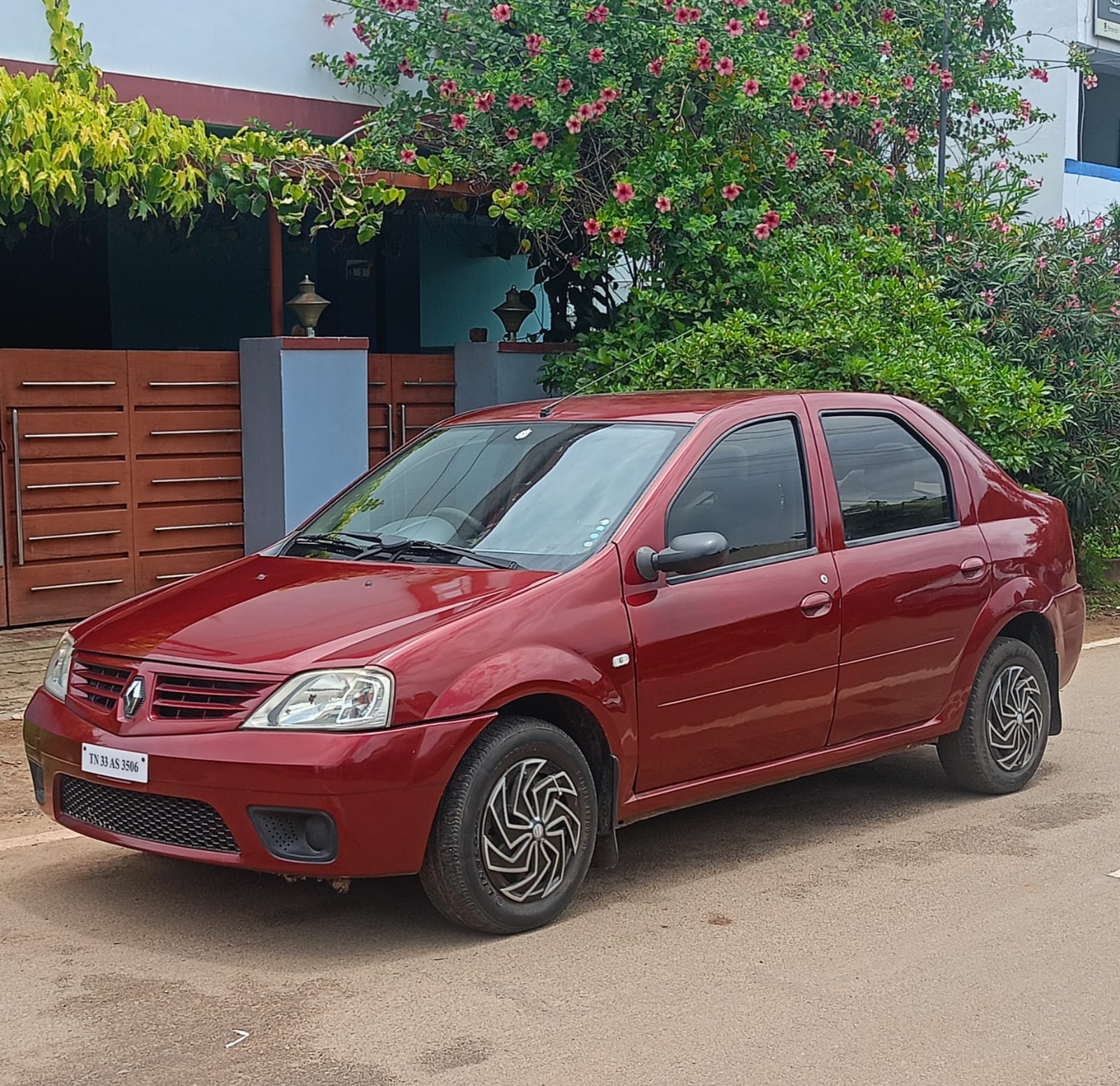 Mahindra logan - Image 6