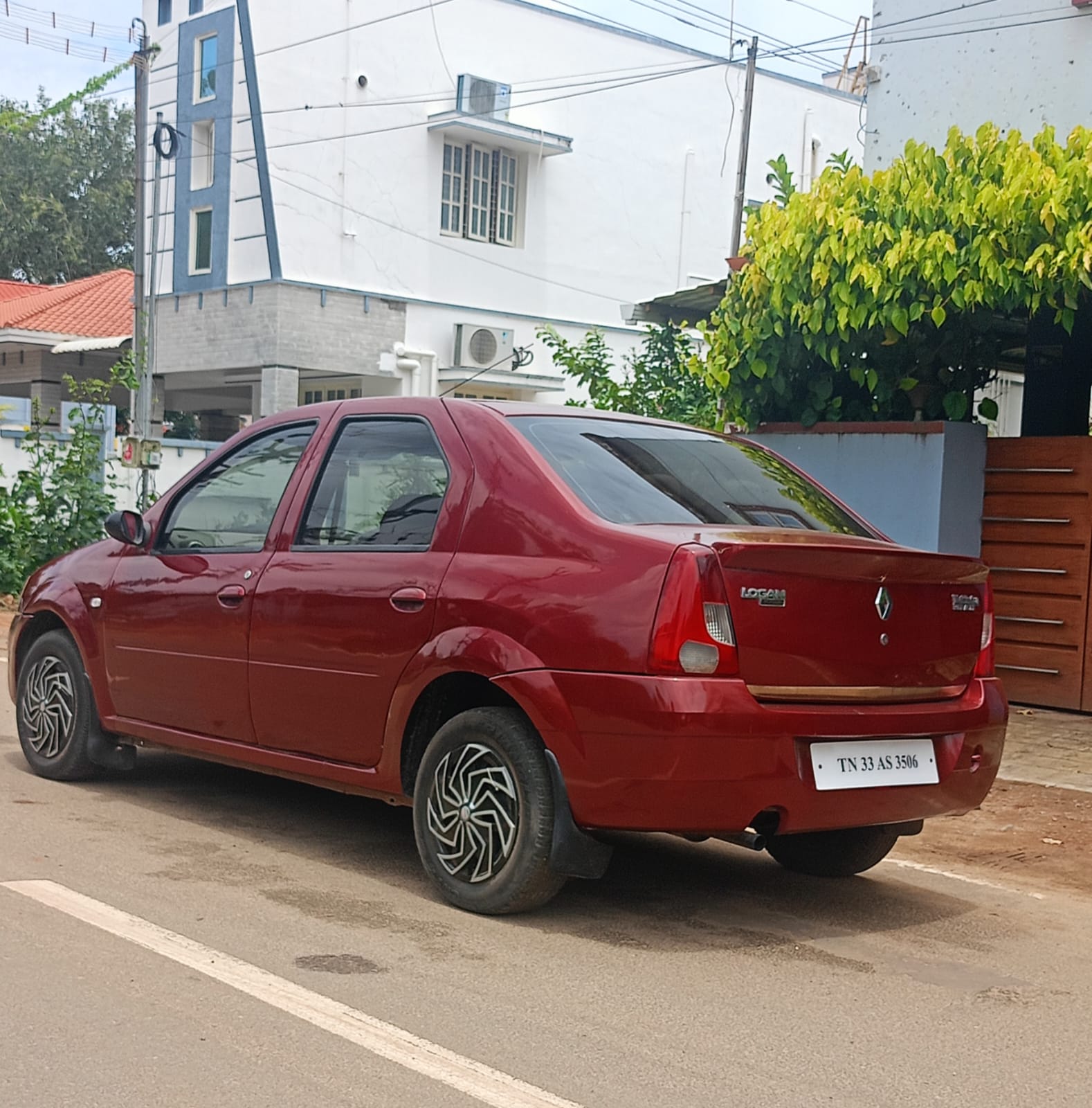 Mahindra logan - Image 9