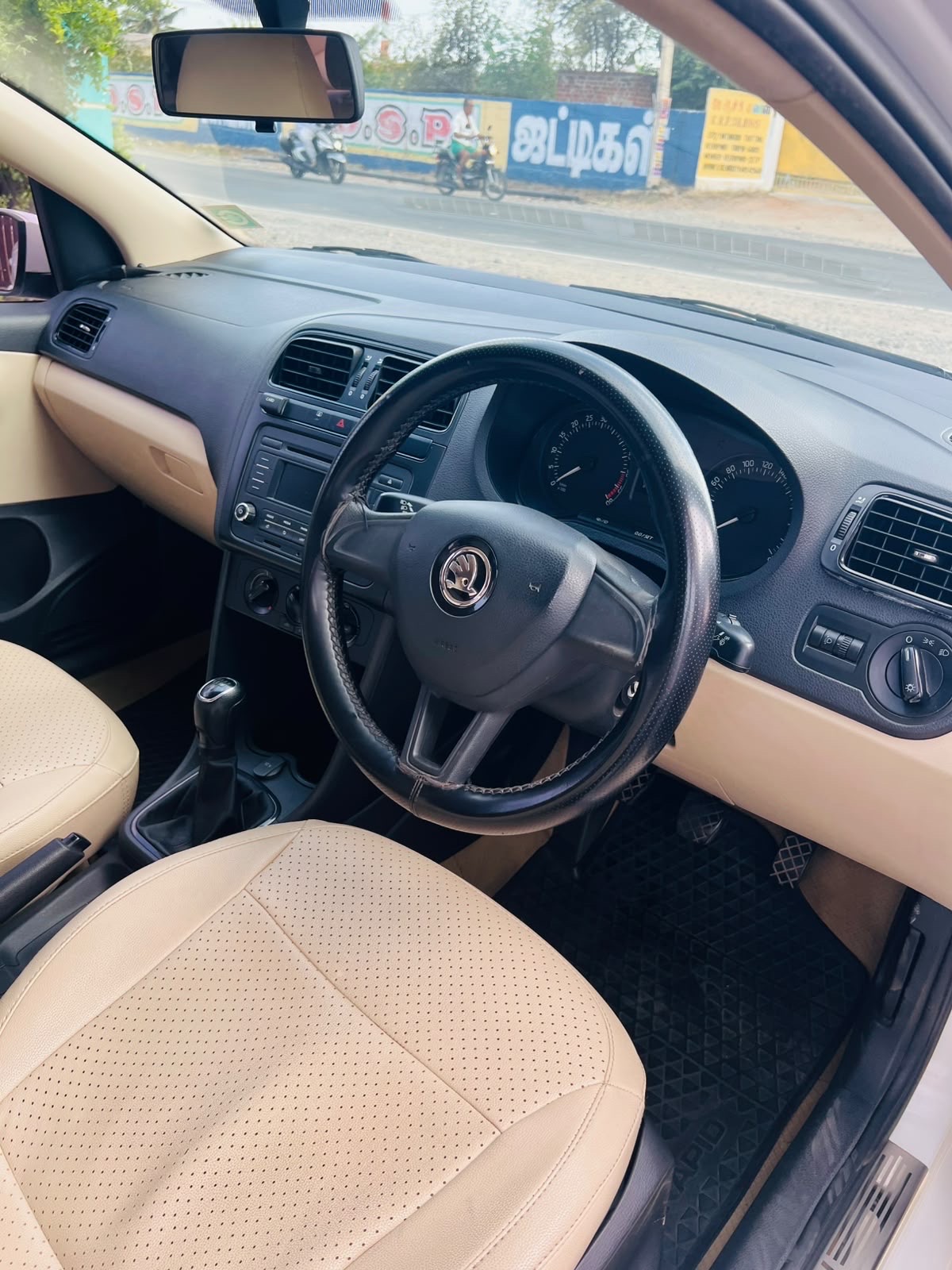 Skoda Rapid - Image 9