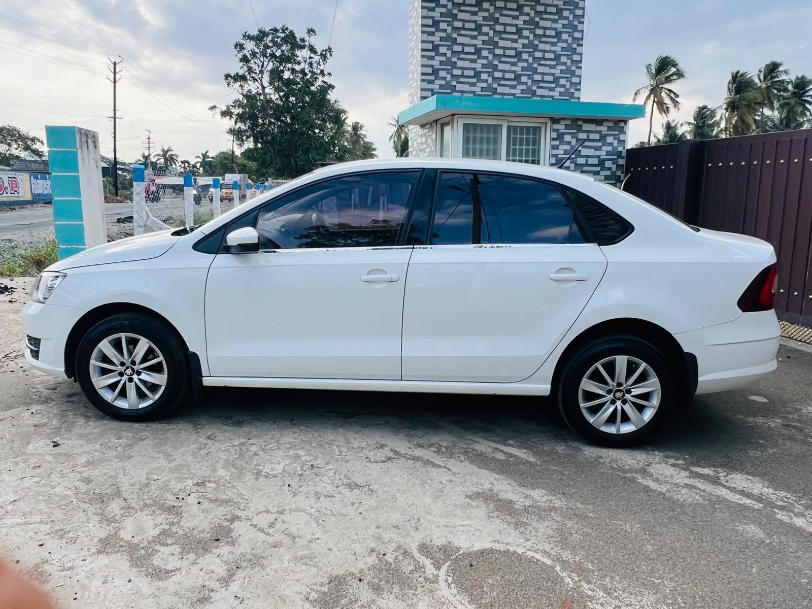 Skoda Rapid - Image 4