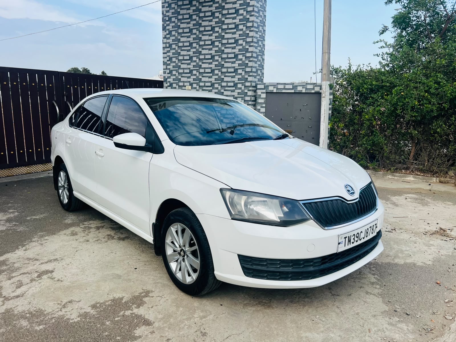 Skoda Rapid - Image 2