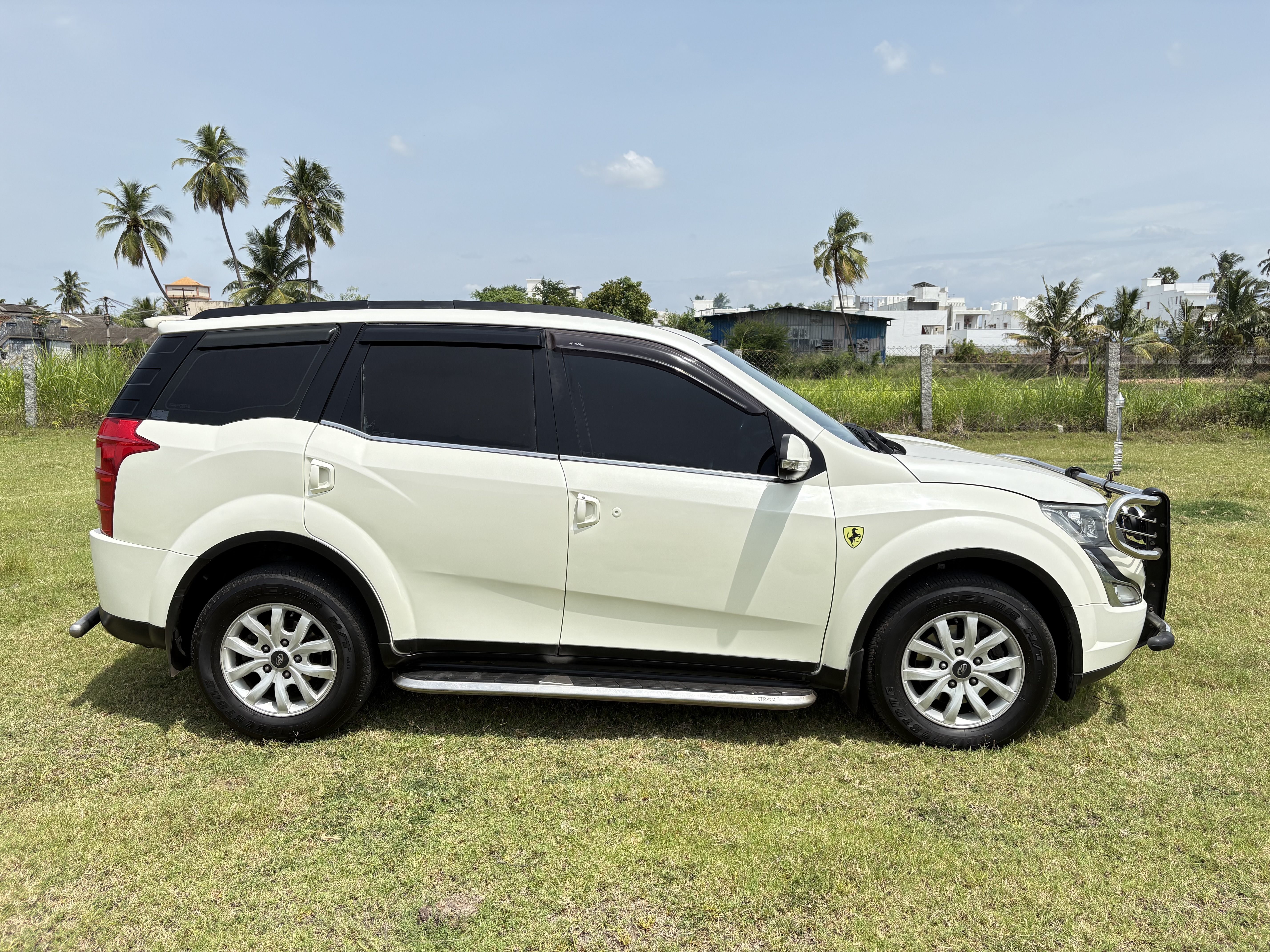 Mahindra XUV500 - Image 2