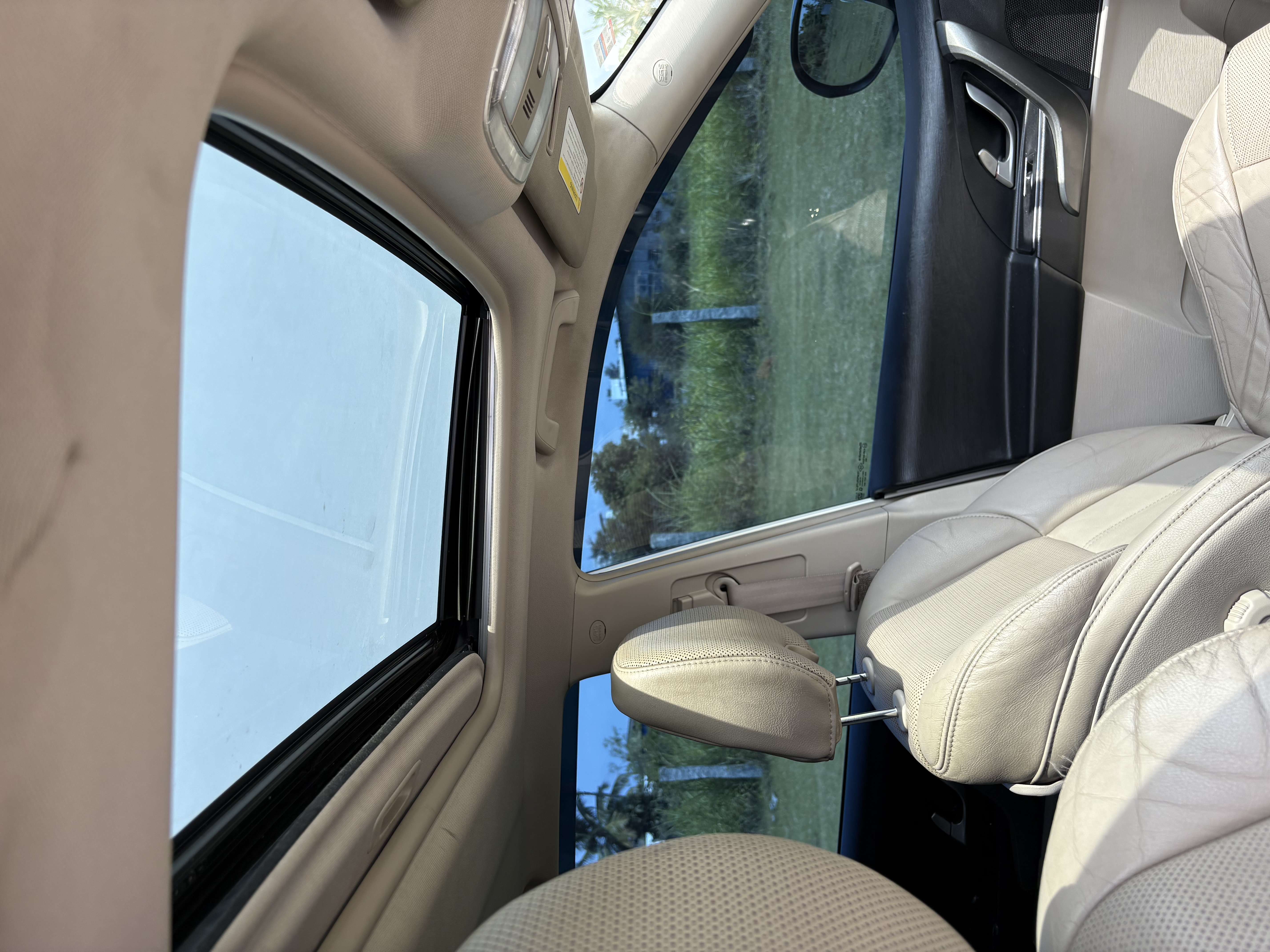 Mahindra XUV500 - Image 6