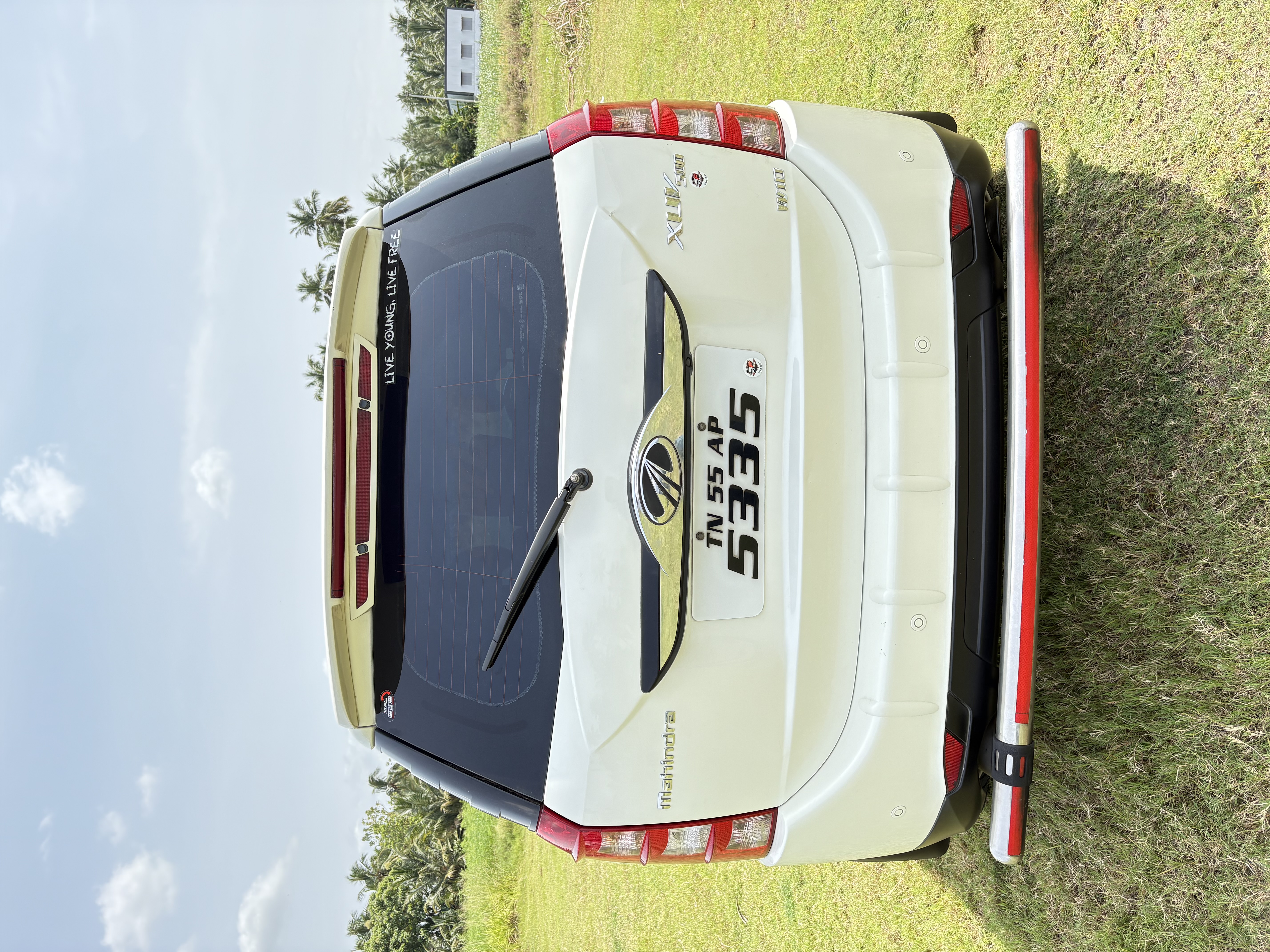 Mahindra XUV500 - Image 7