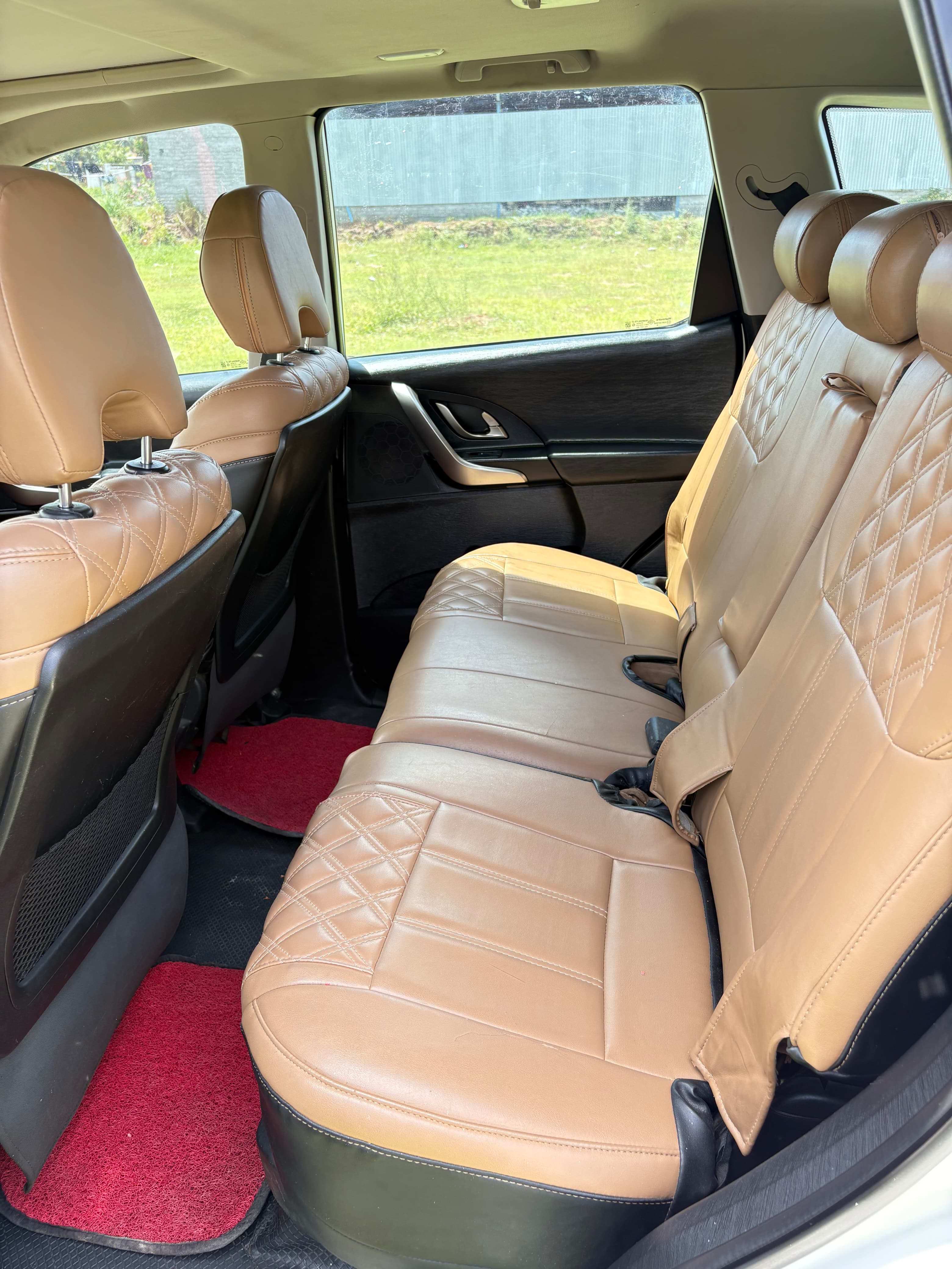 Mahindra XUV500 - Image 8