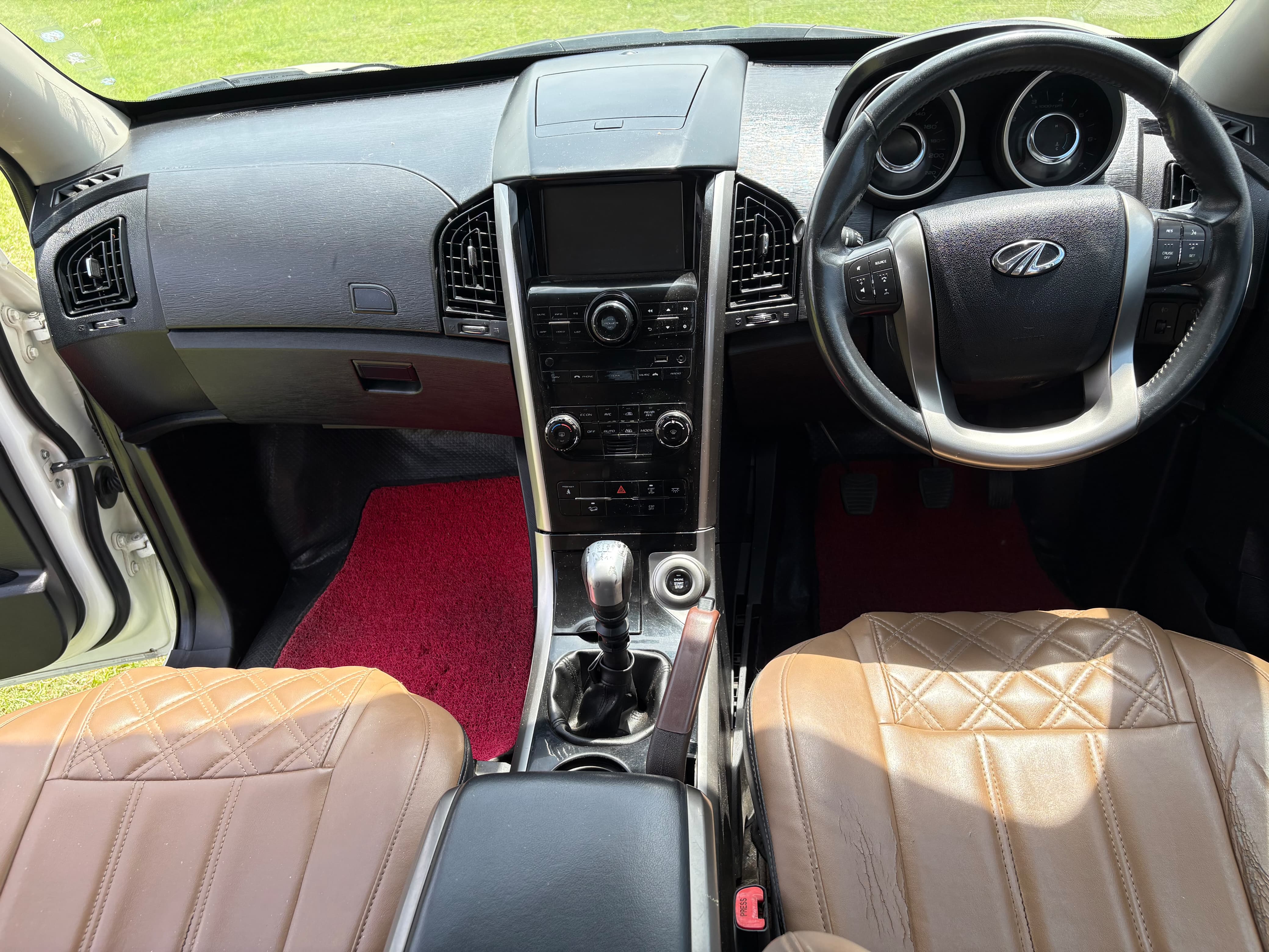 Mahindra XUV500 - Image 6