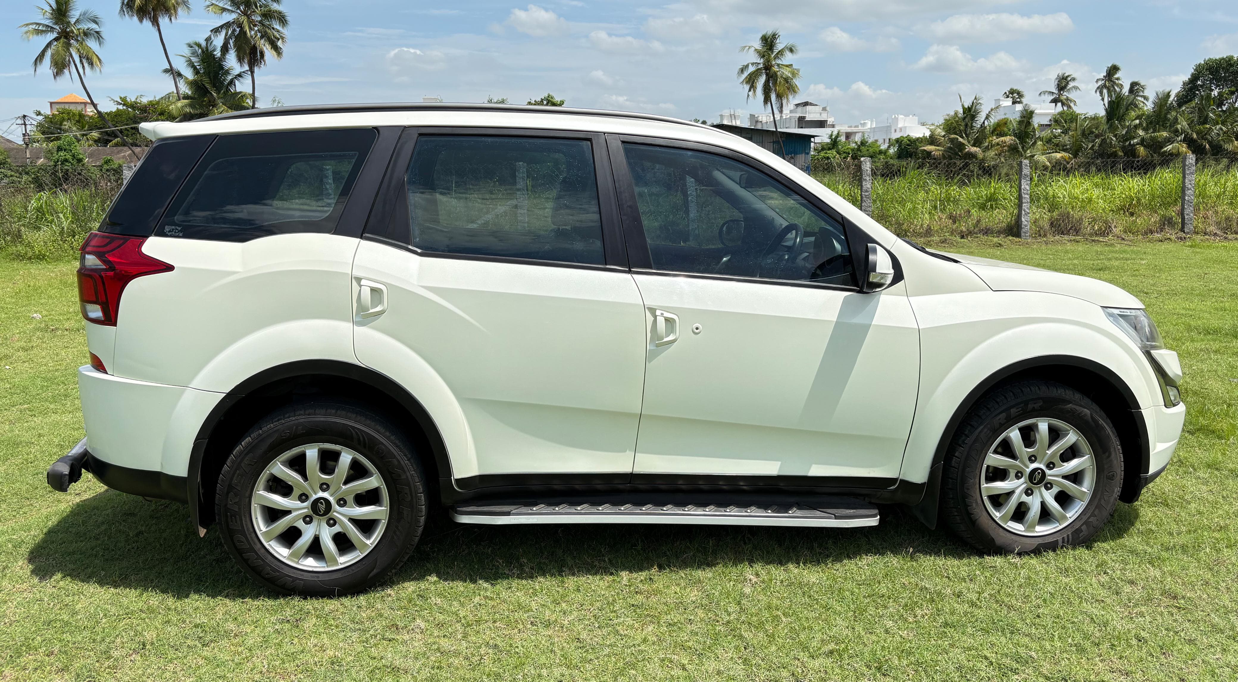 Mahindra XUV500 - Image 4