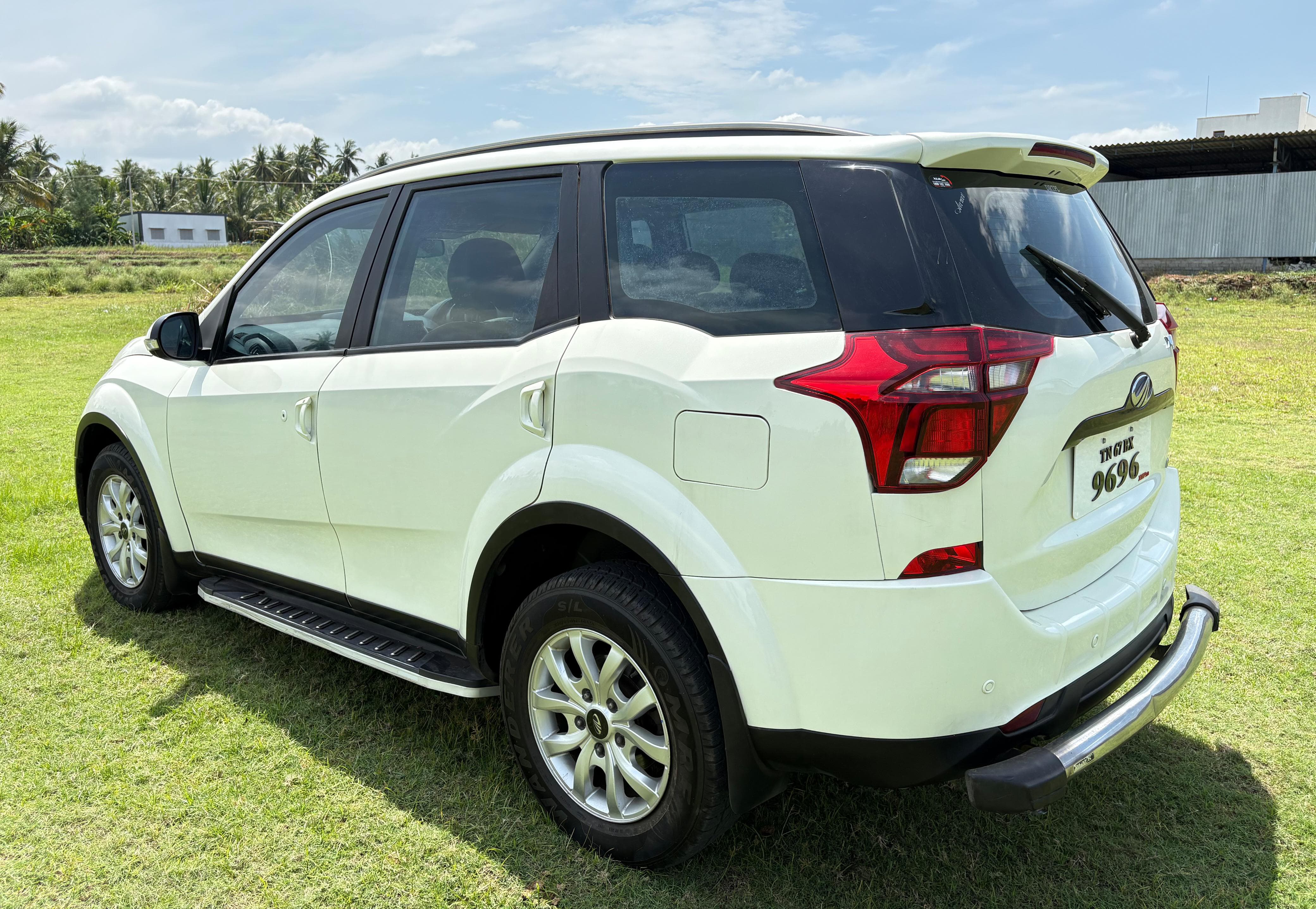 Mahindra XUV500 - Image 9