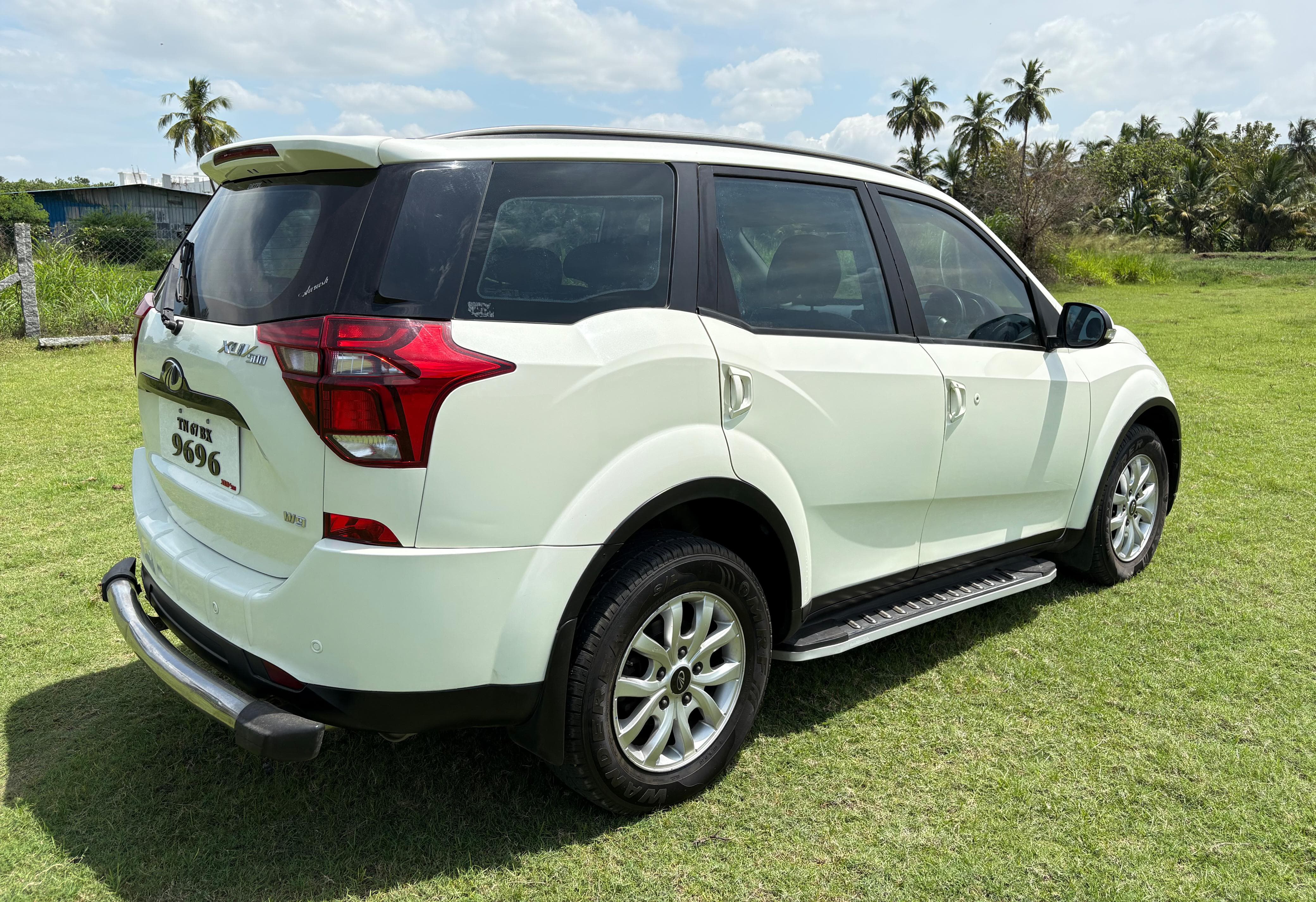 Mahindra XUV500 - Image 10