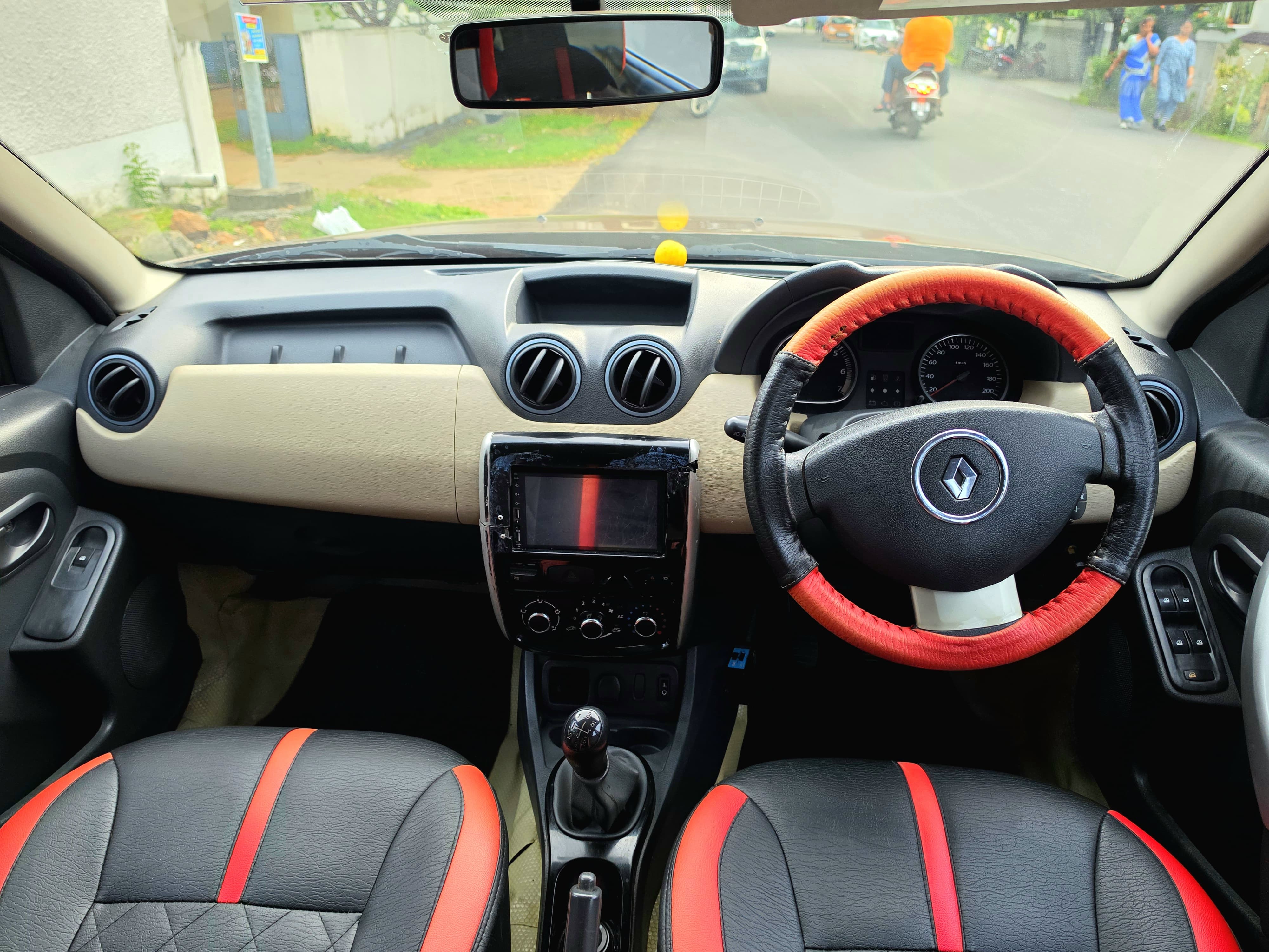 Renault Duster - Image 9