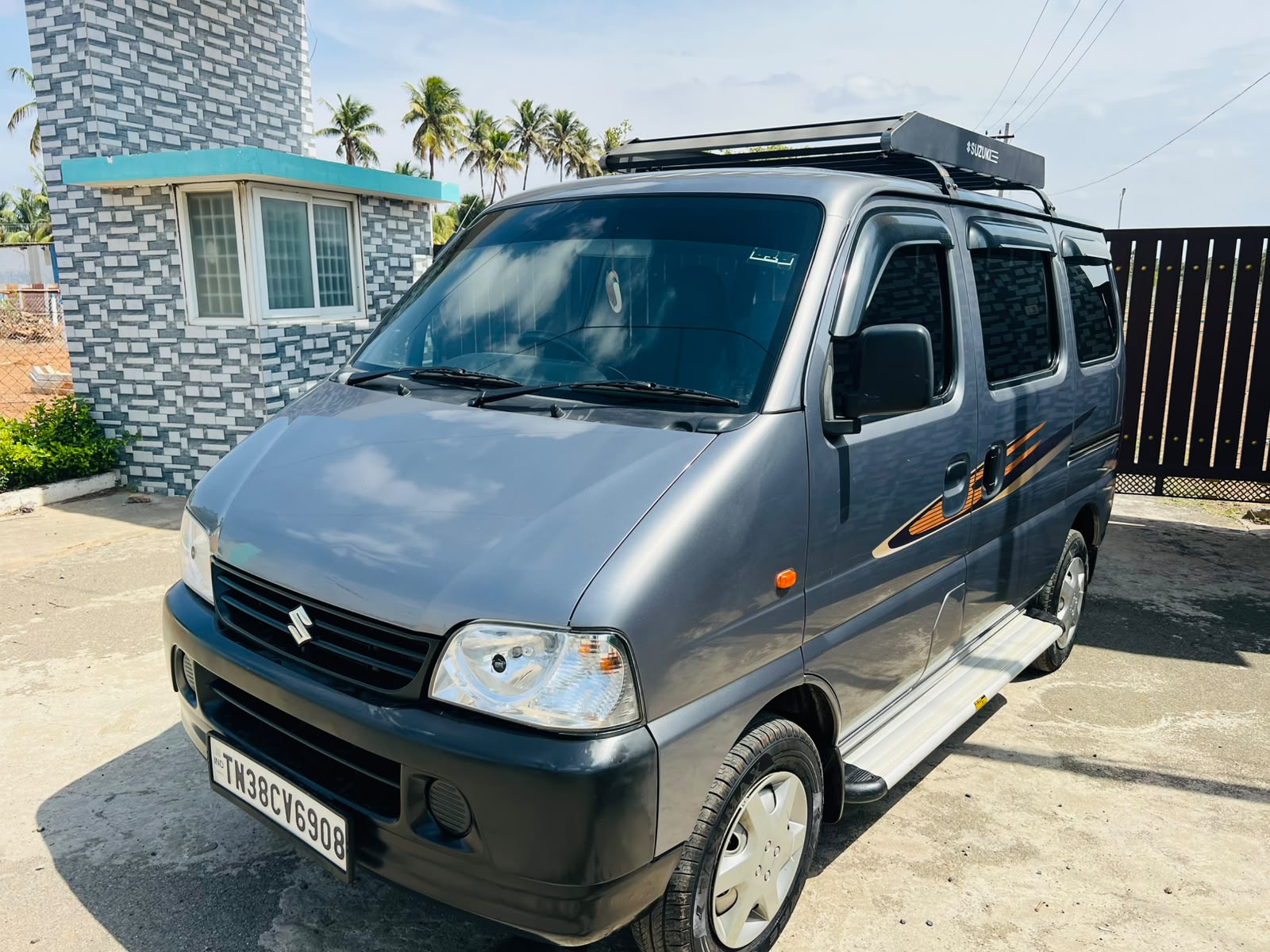 Maruti Suzuki Eeco - Image 2