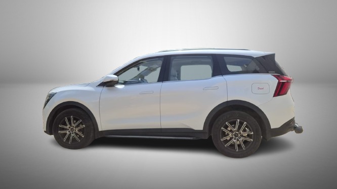 Mahindra XUV700 - Image 3