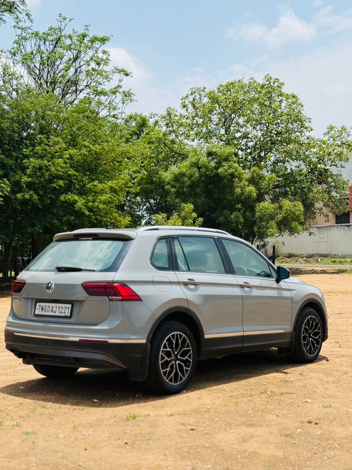 Volkswagen Tiguan - Image 10
