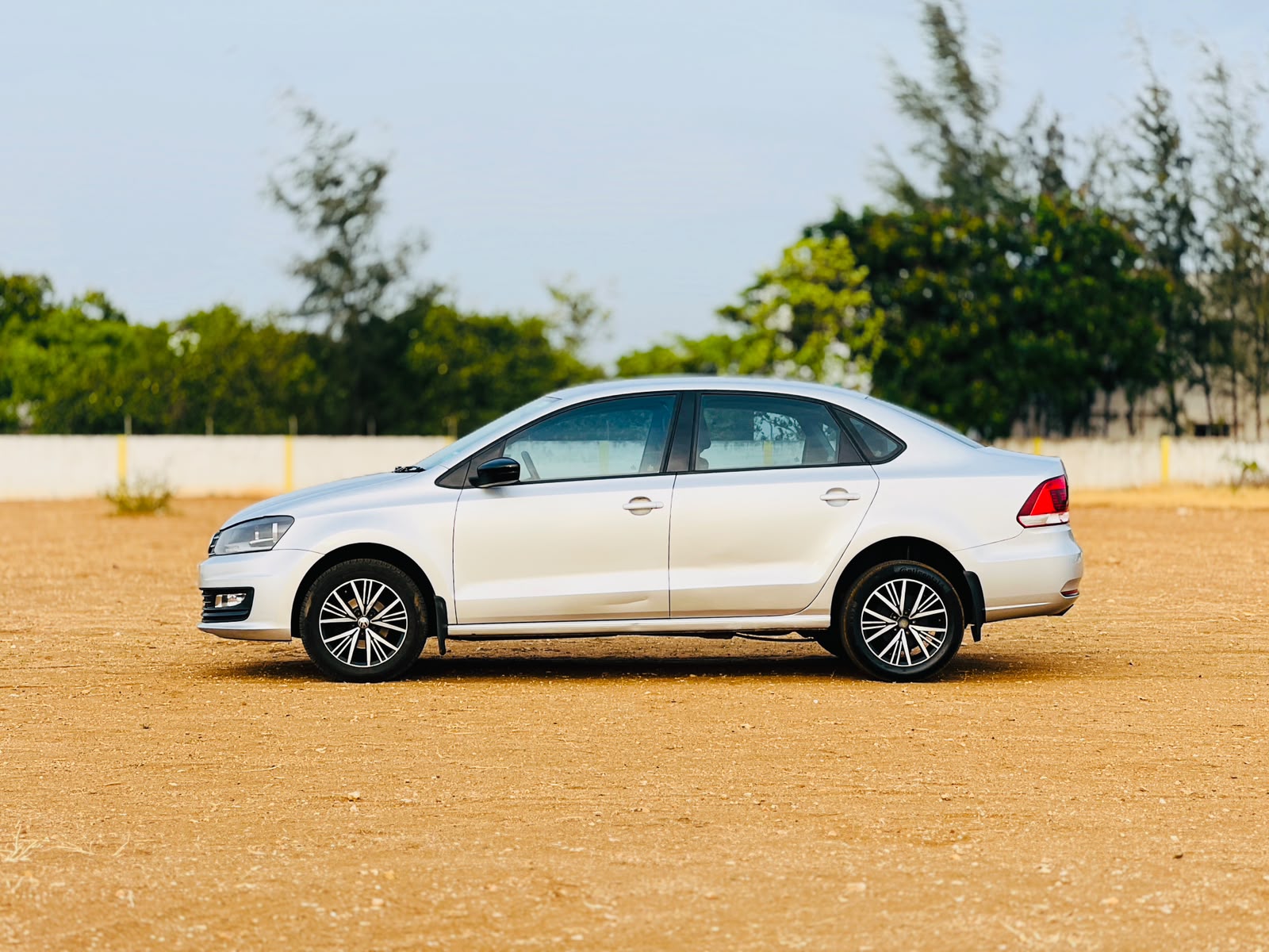 Volkswagen Vento - Image 10