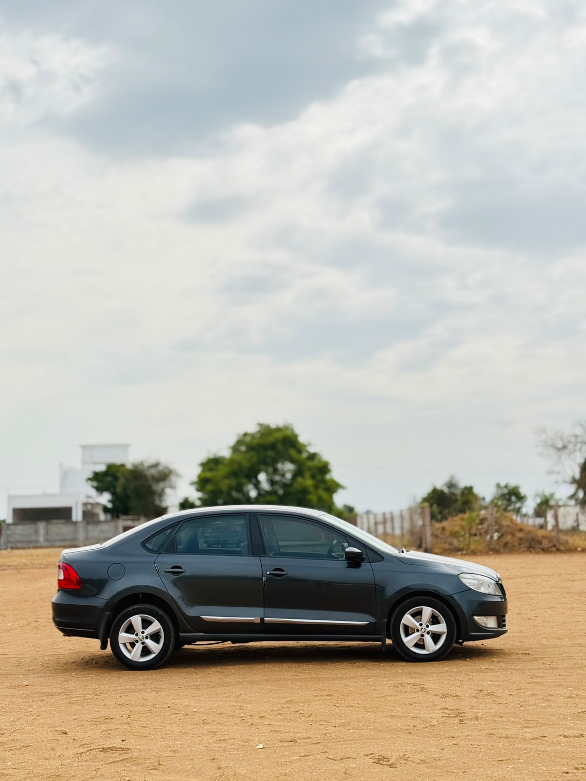 Skoda Rapid - Image 9